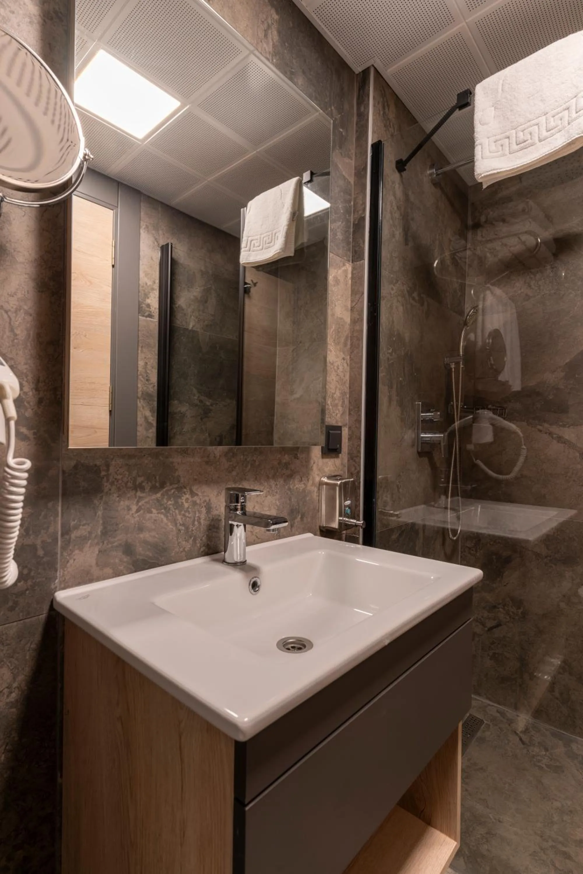 Shower in IRENIC HOTEL