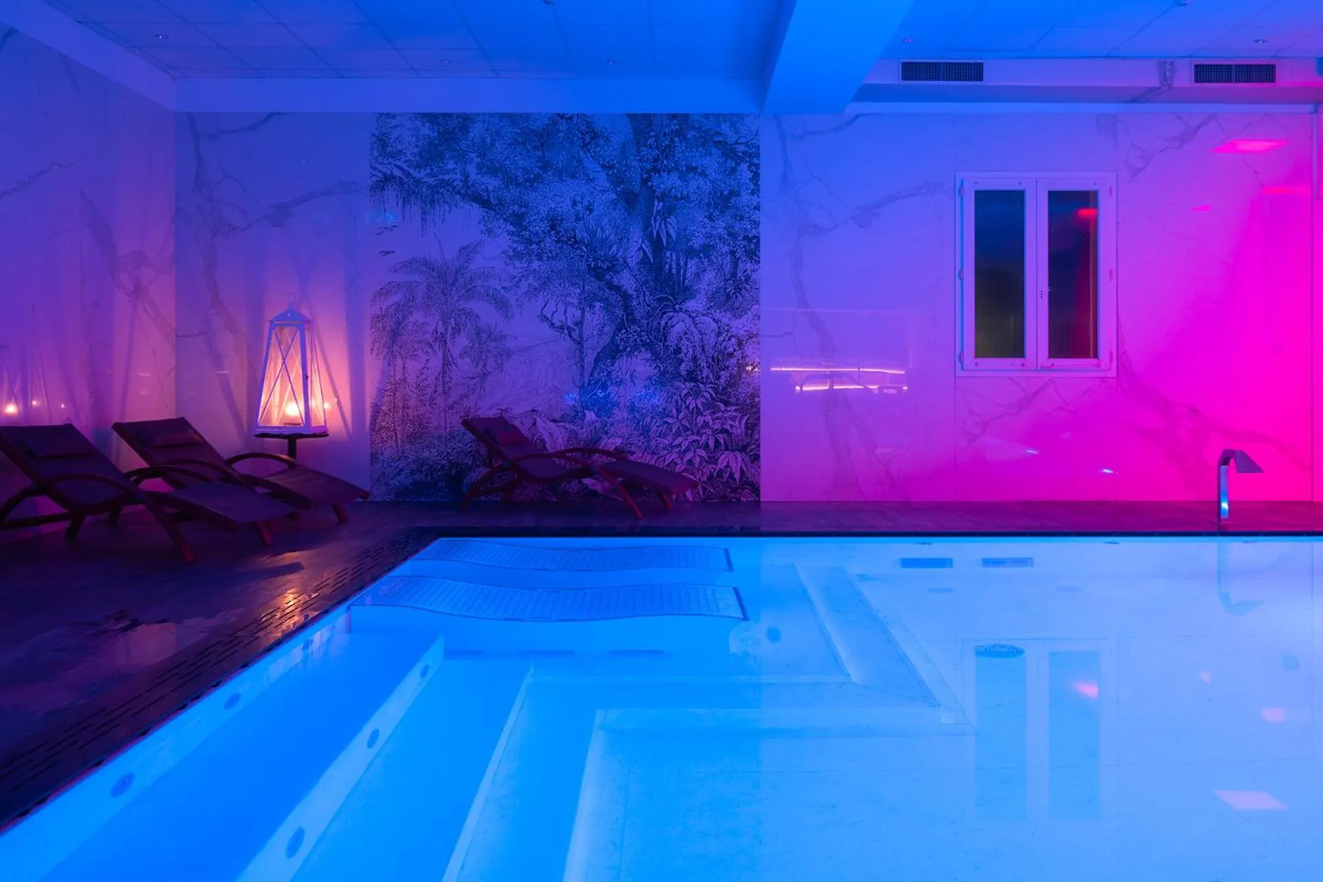 Swimming pool in Hotel Formula Int. & Puravita SPA