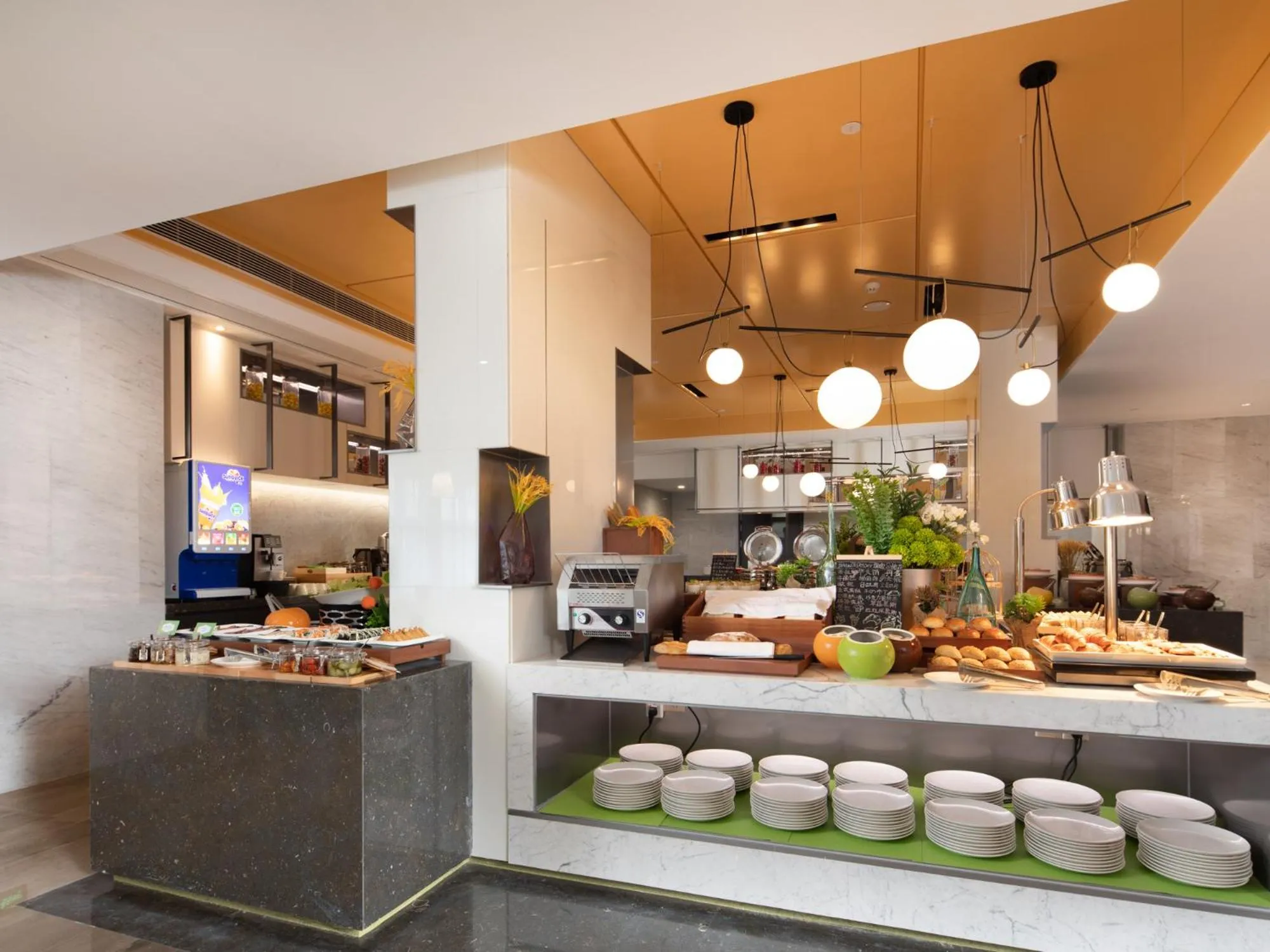 Restaurant/places to eat in Hampton by Hilton Shenzhen Baoan Stadium