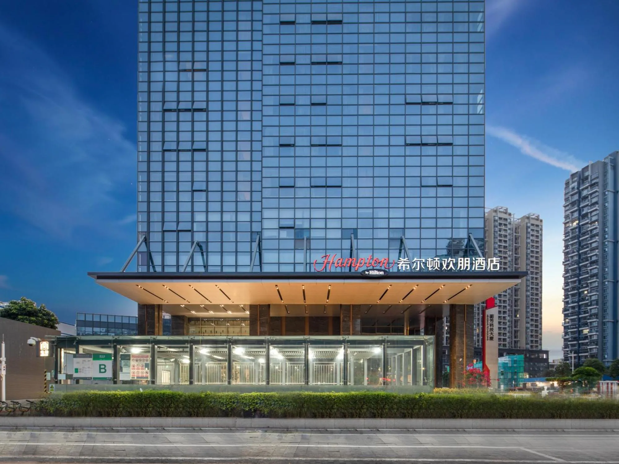 Property building in Hampton by Hilton Shenzhen Baoan Stadium