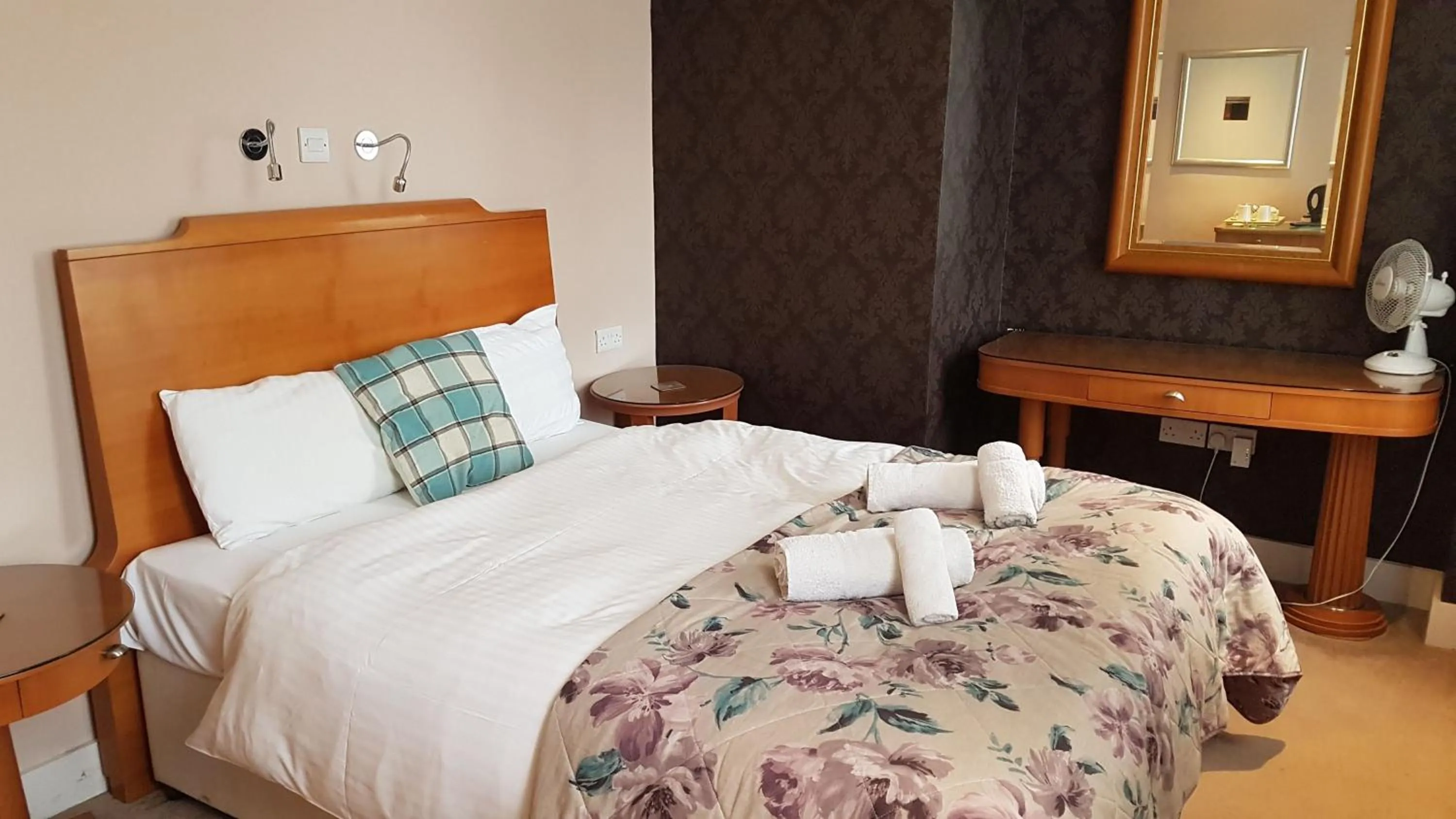 Bed in The Antelope at Upavon