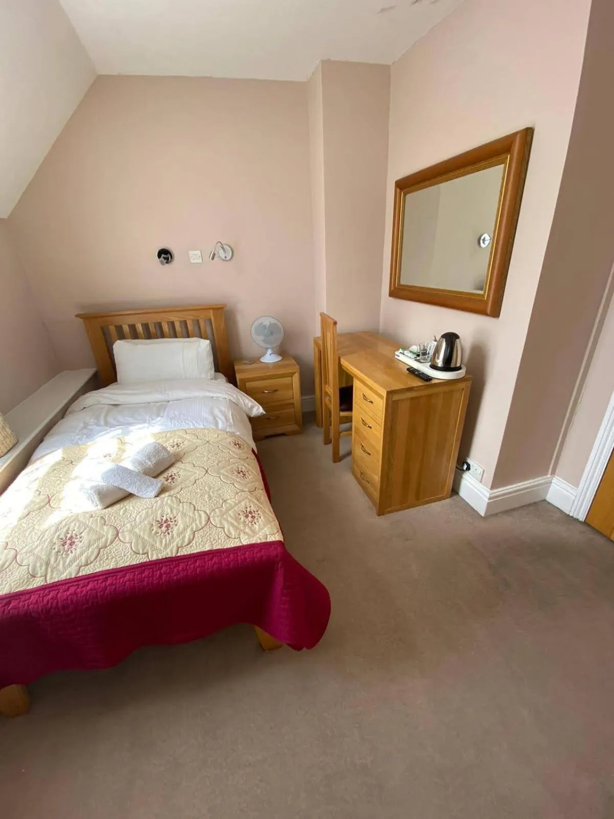 Bed in The Antelope at Upavon