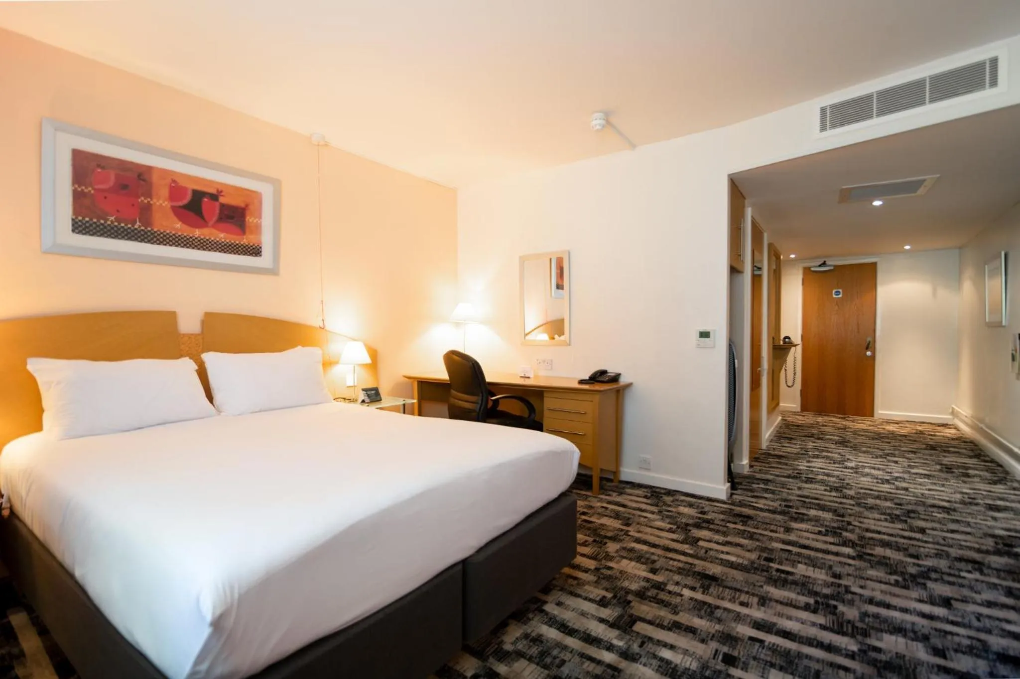 Bed in Holiday Inn Ashford - North A20 by IHG