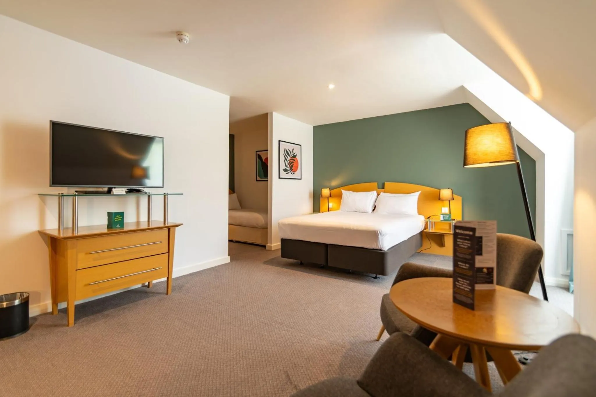 Bed in Holiday Inn Ashford - North A20 by IHG