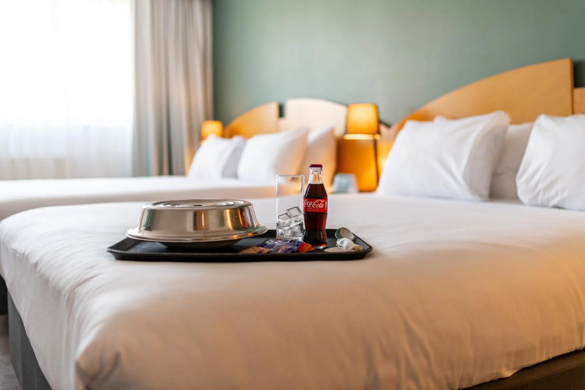 Bed in Holiday Inn Ashford - North A20 by IHG