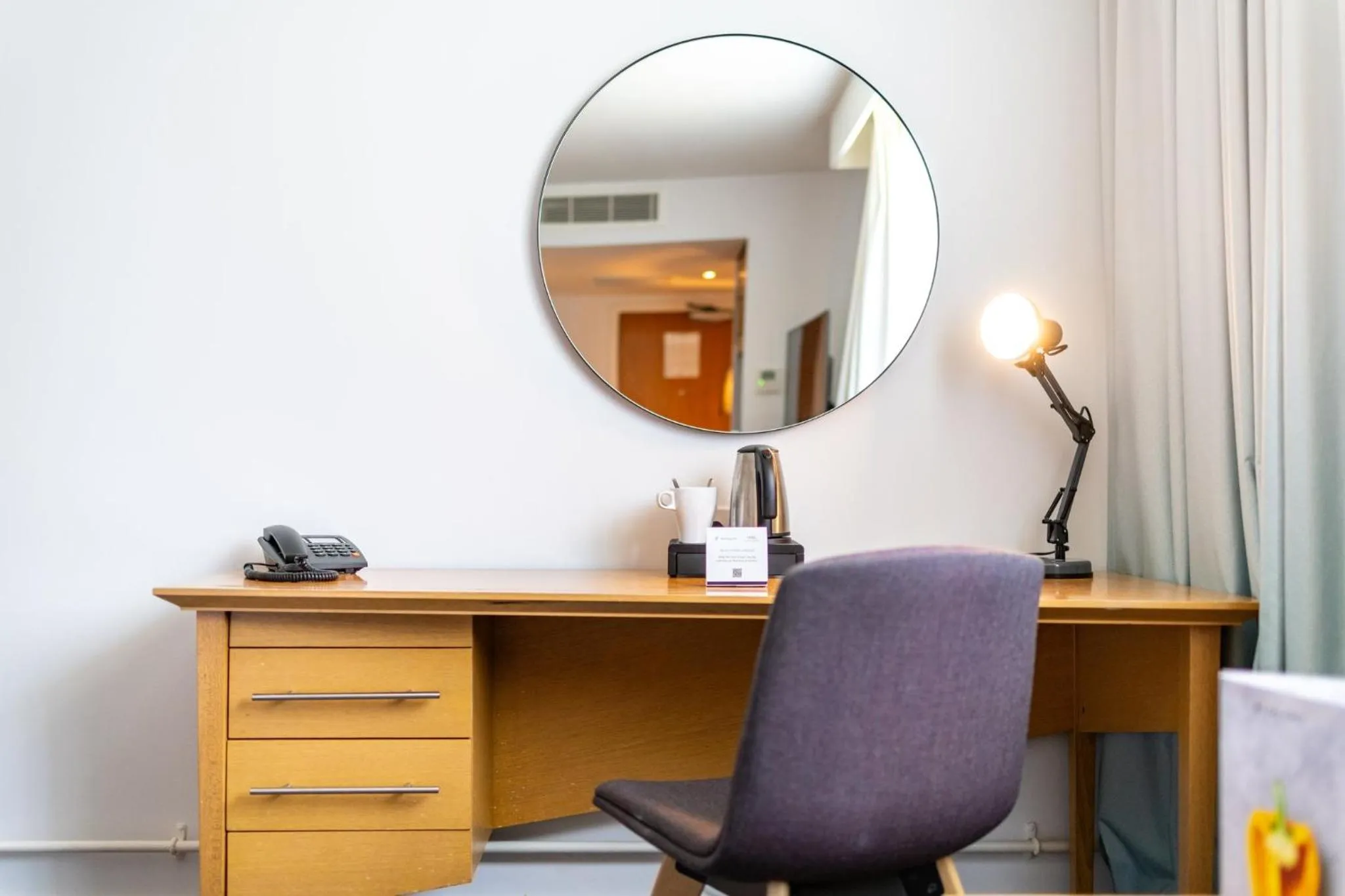 Coffee/tea facilities in Holiday Inn Ashford - North A20 by IHG