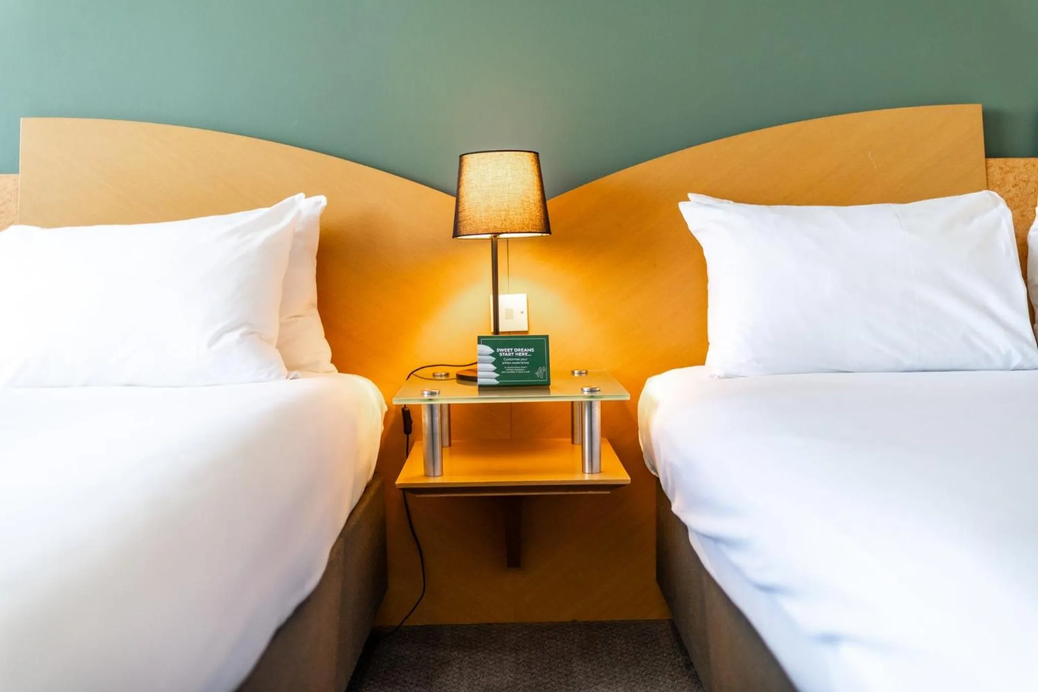 Bed in Holiday Inn Ashford - North A20 by IHG