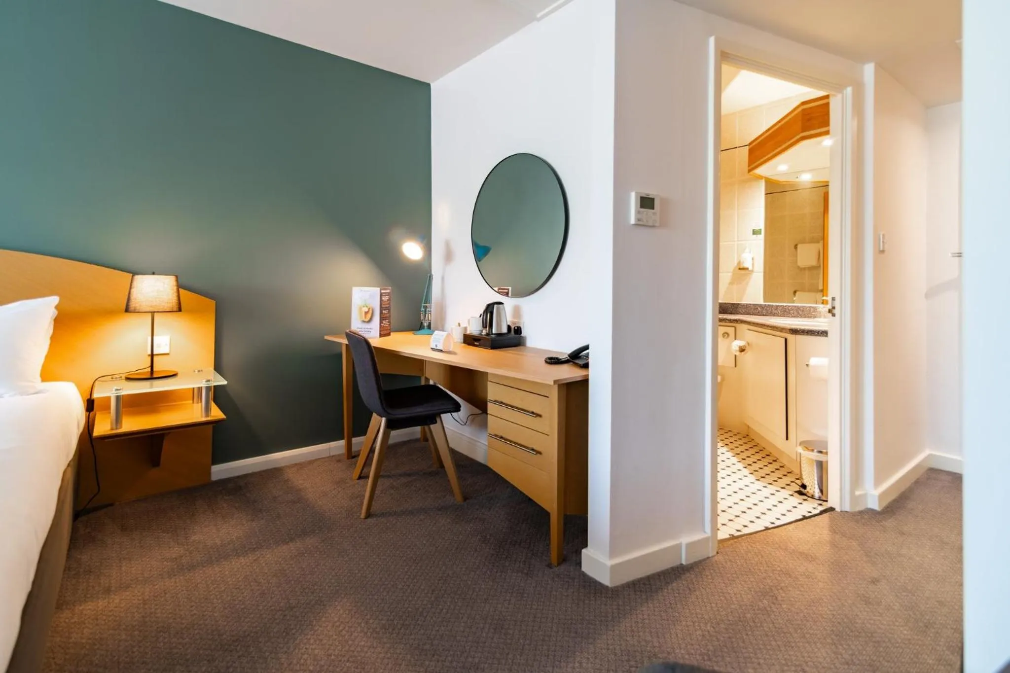 Seating area, Bed in Holiday Inn Ashford - North A20 by IHG