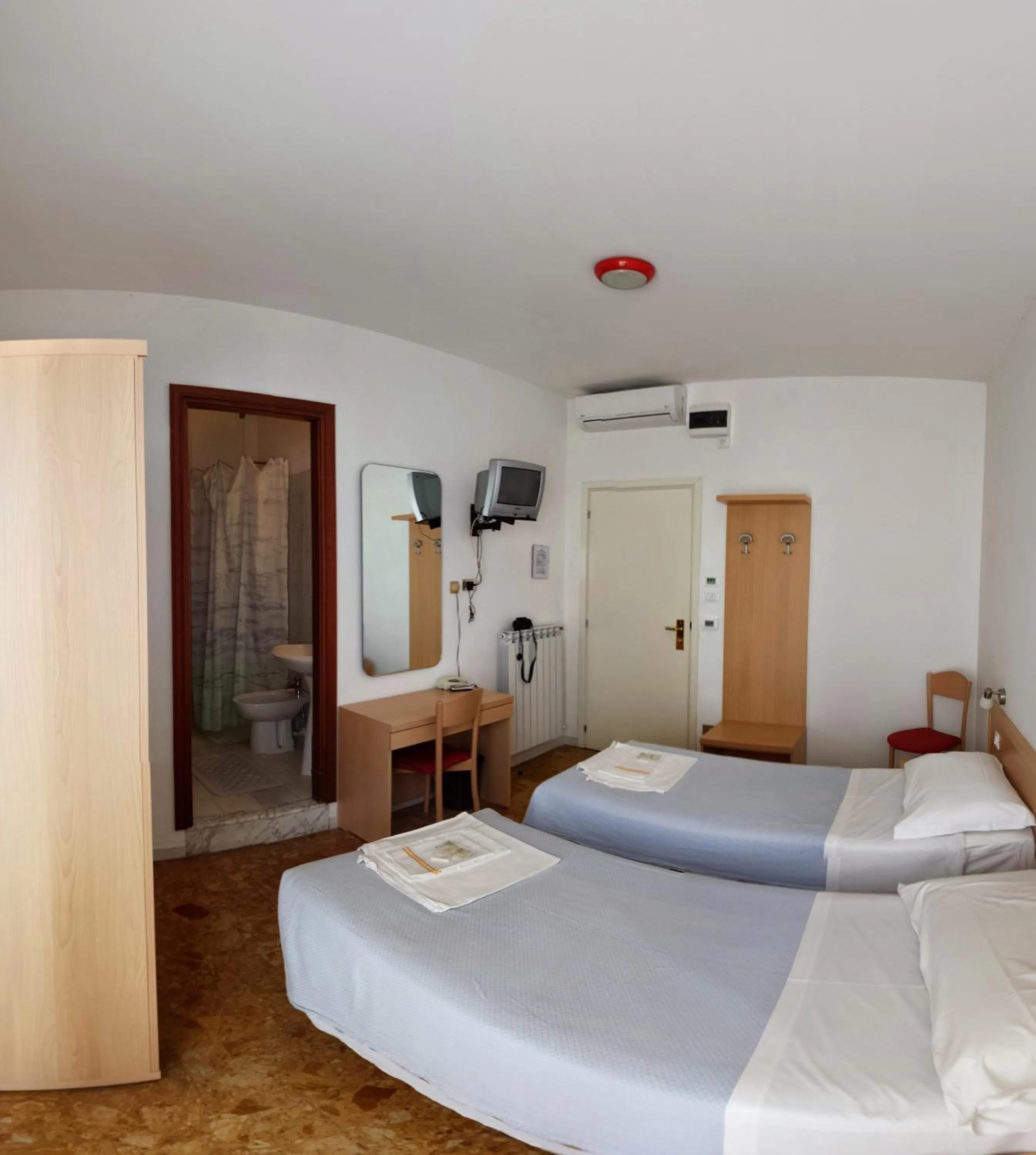 Photo of the whole room, Bed in Albergo Anita