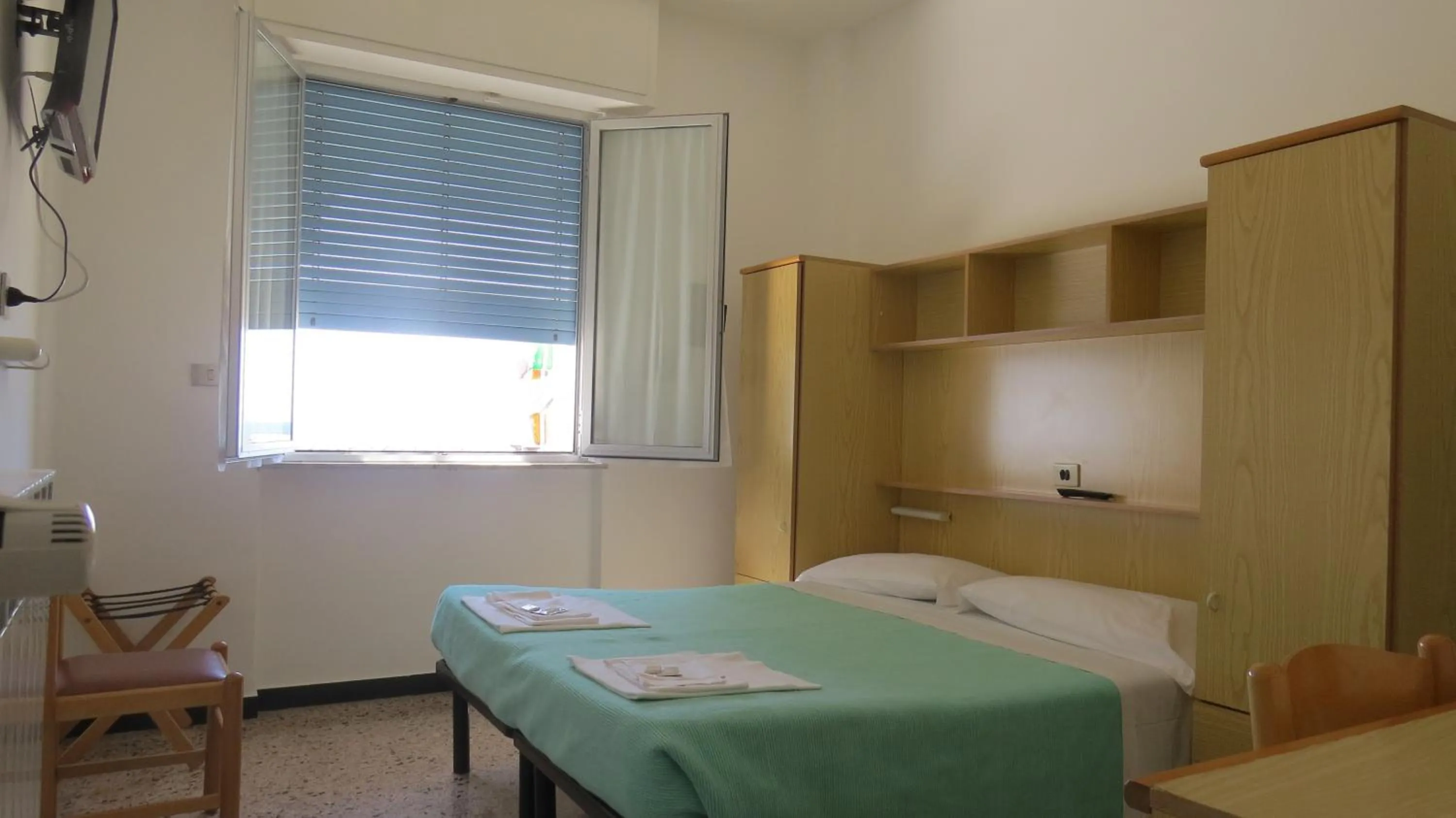 Day, Bed in Albergo Anita