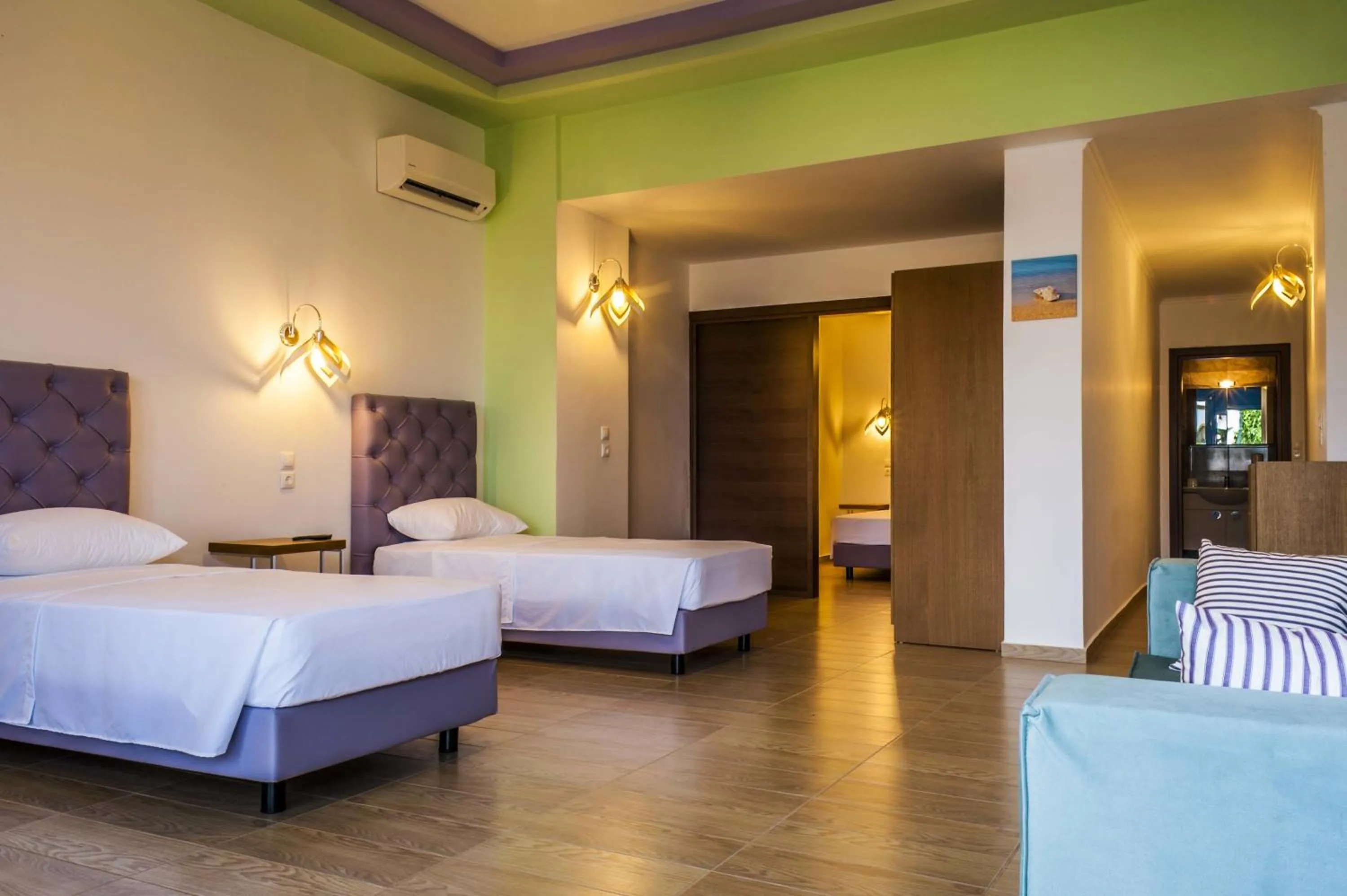 Photo of the whole room in Haven Beach