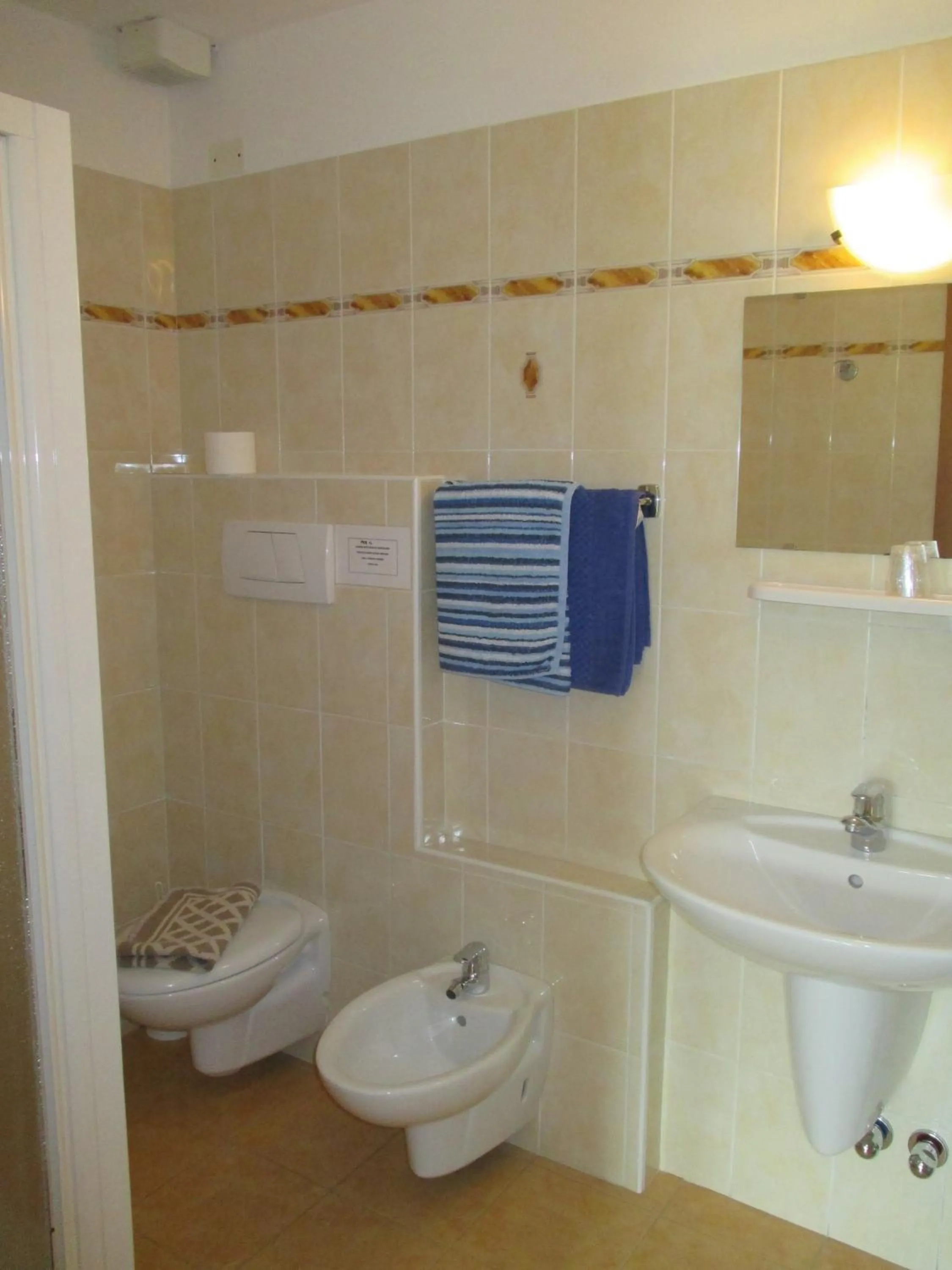 Toilet in Hotel Casa Popi