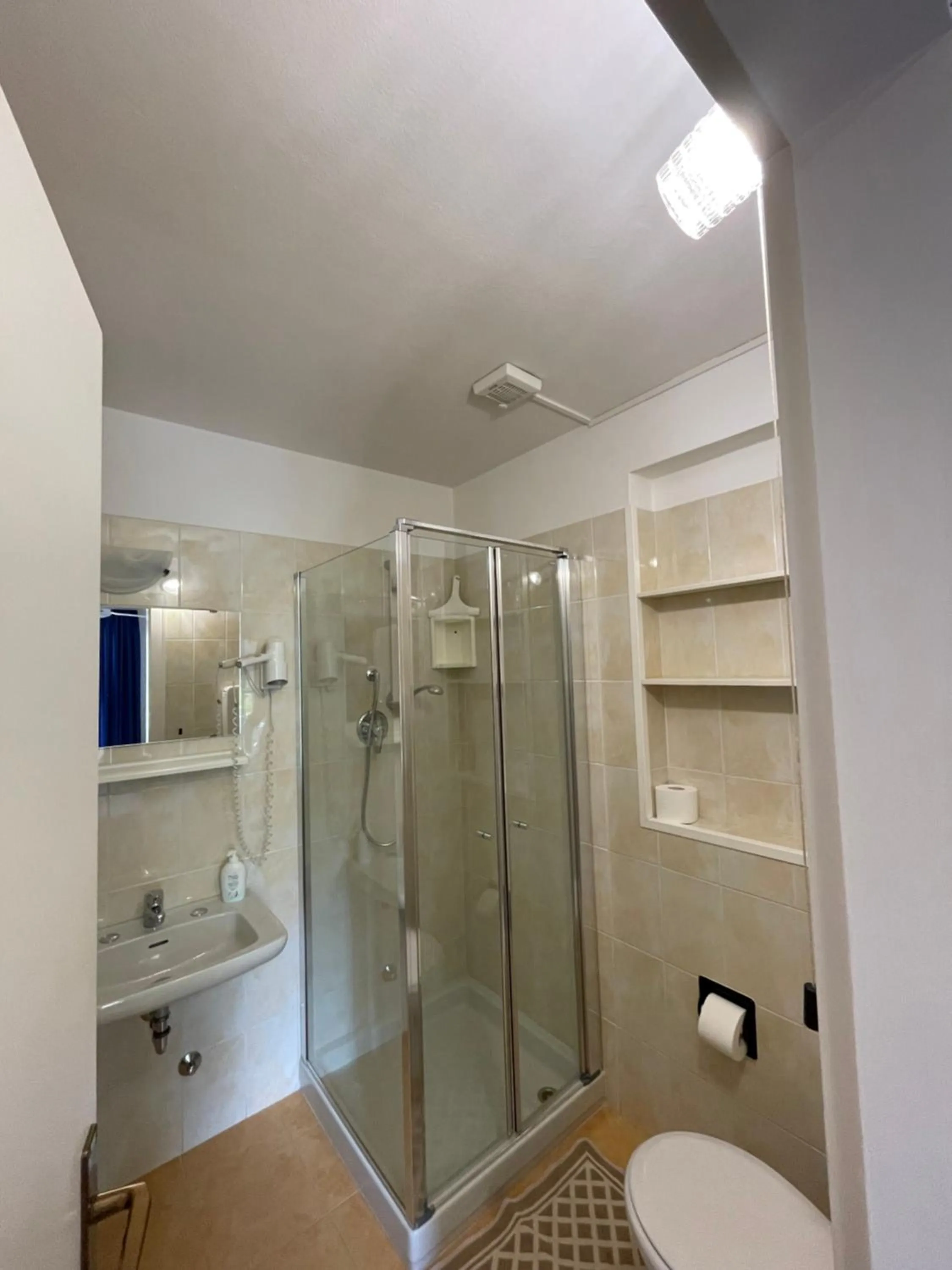 Shower in Hotel Casa Popi