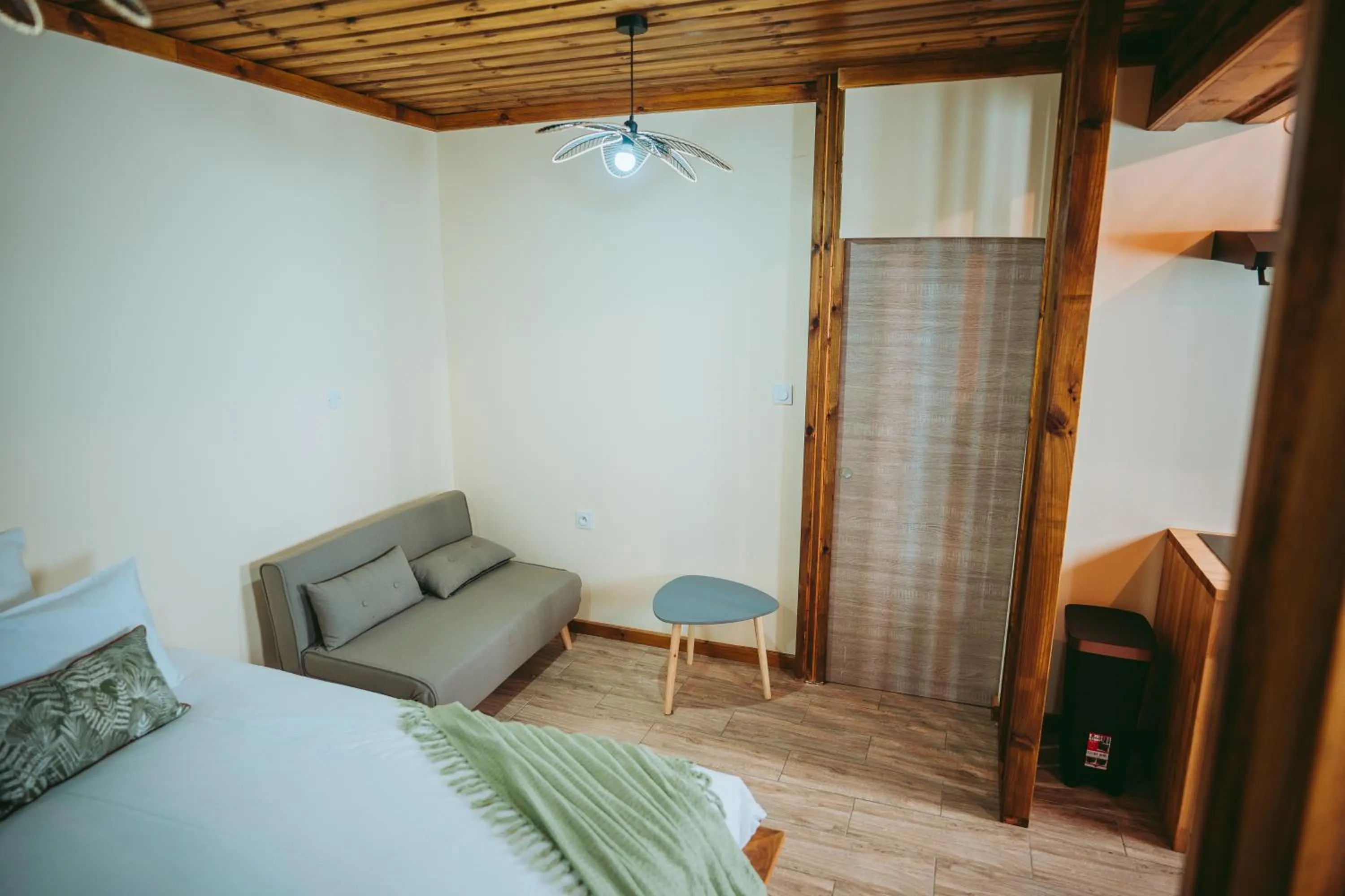 Bed in L'Auberge Créole