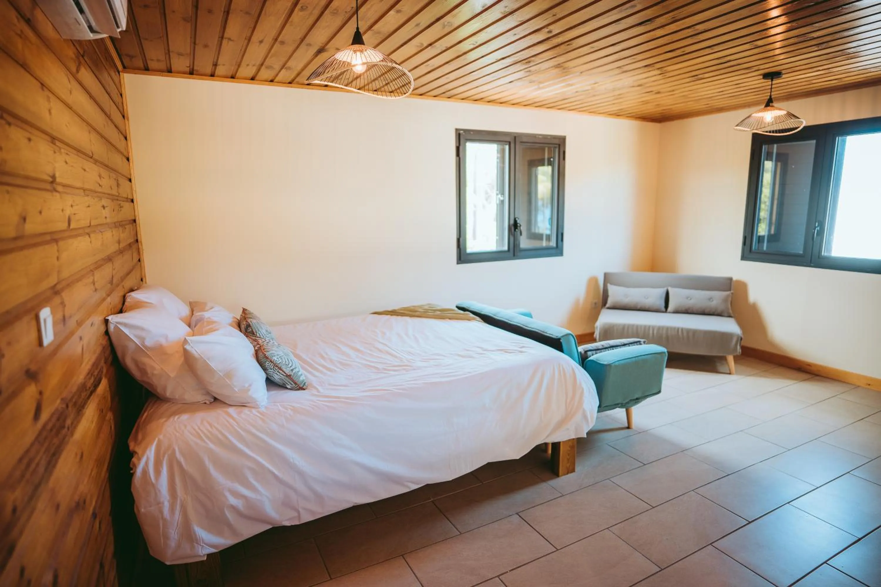 Bed in L'Auberge Créole