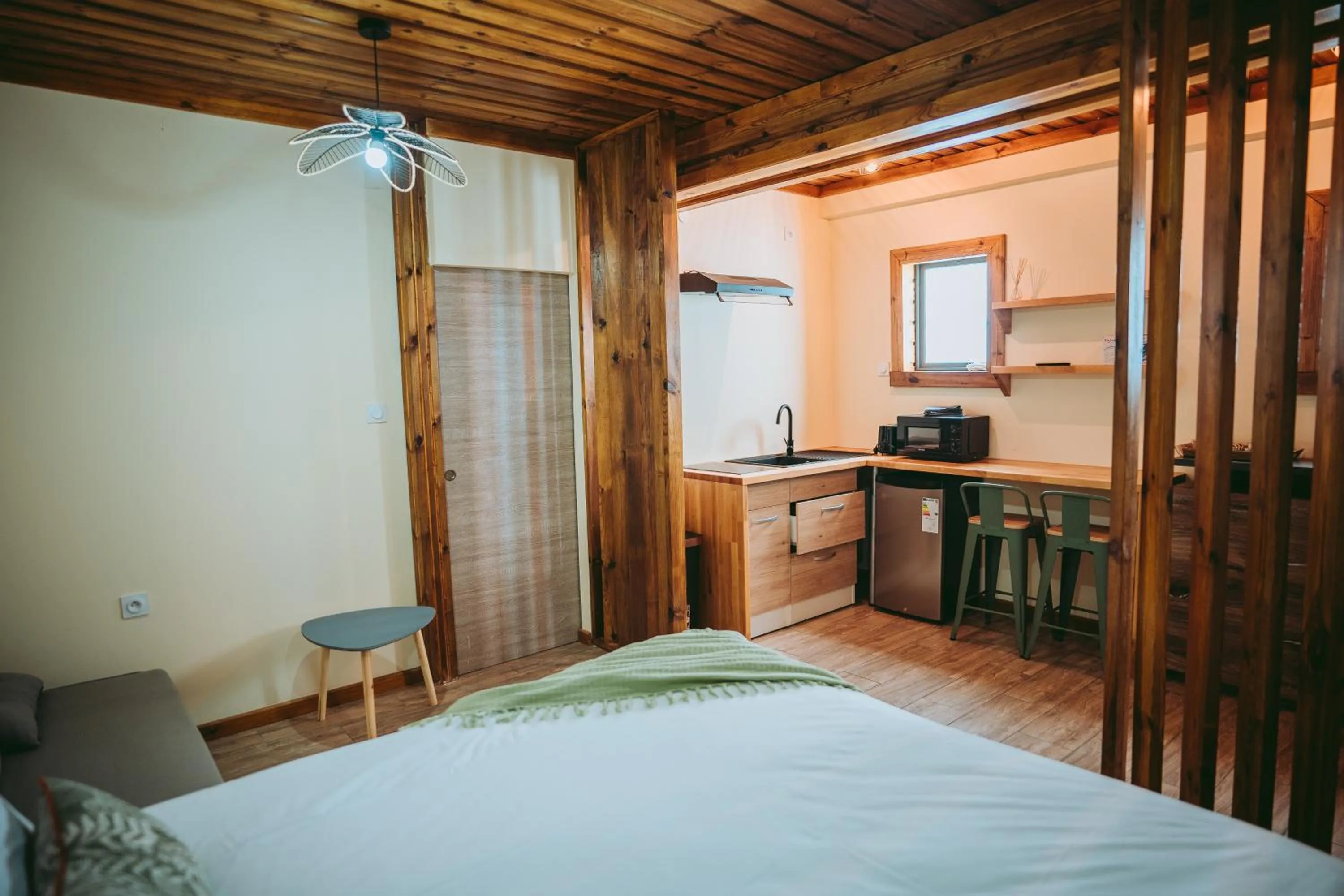 Bed in L'Auberge Créole