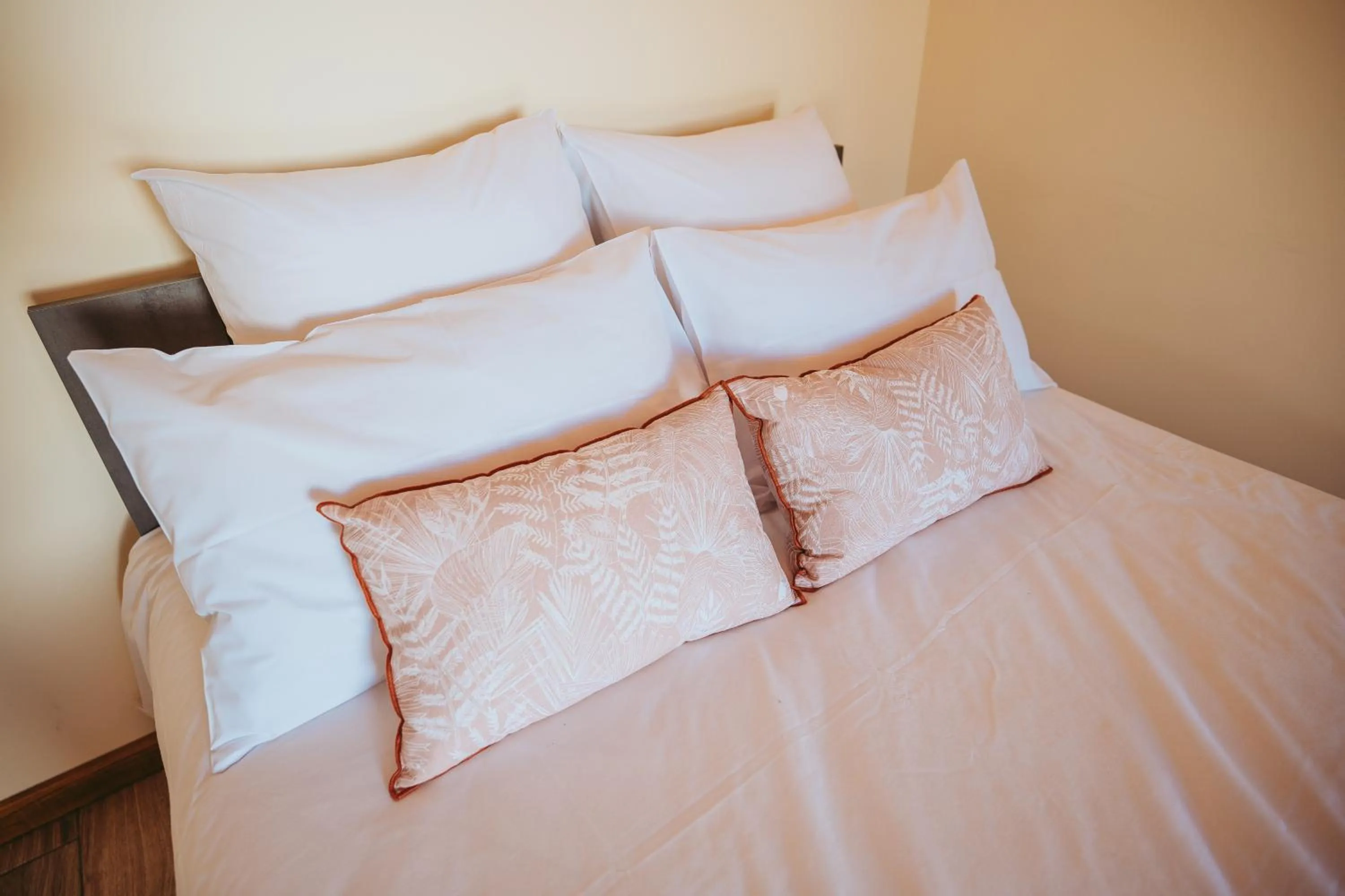 Bed in L'Auberge Créole