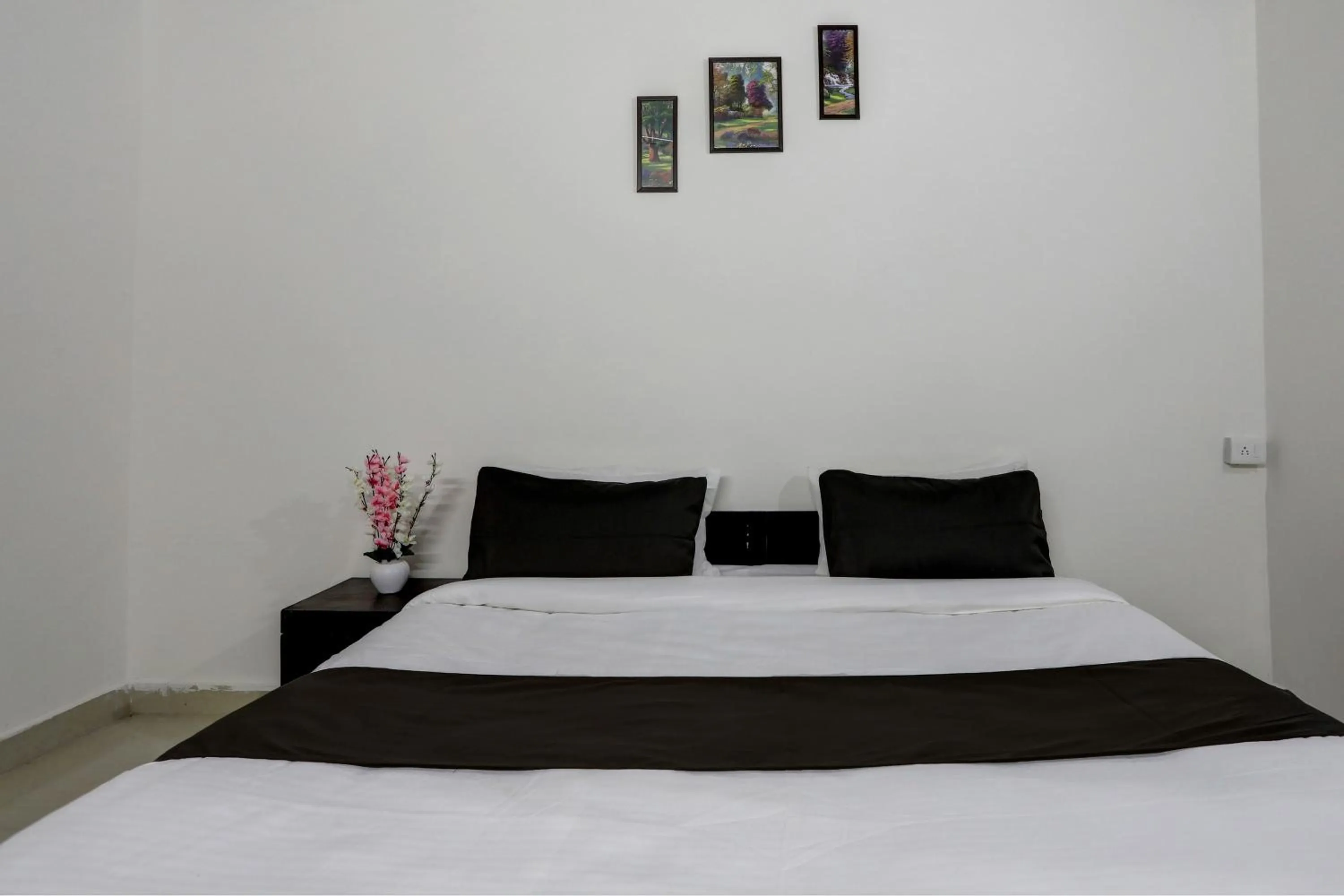 Bedroom, Bed in Hotel O by OYO the royal villa