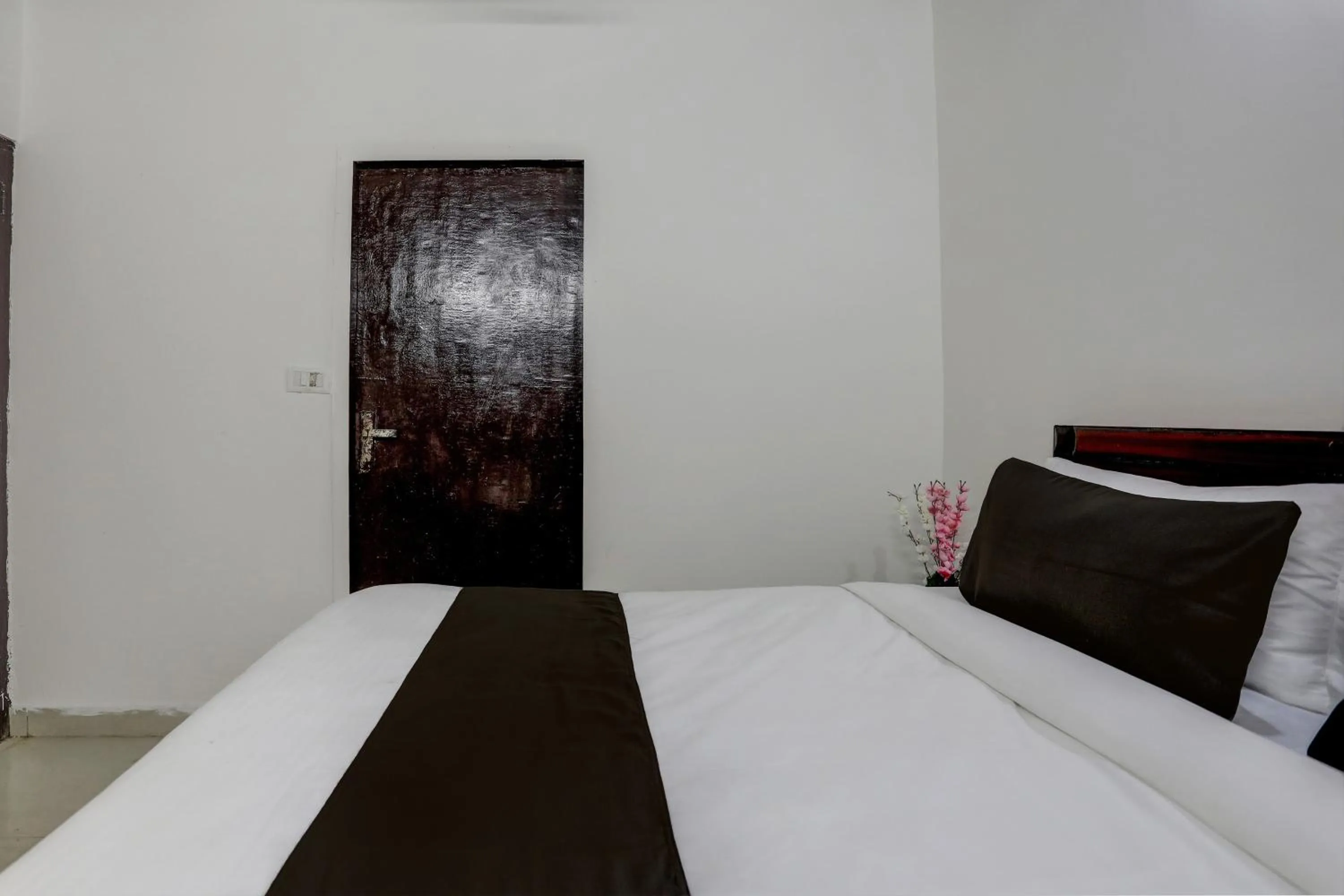 Bedroom, Bed in Hotel O by OYO the royal villa