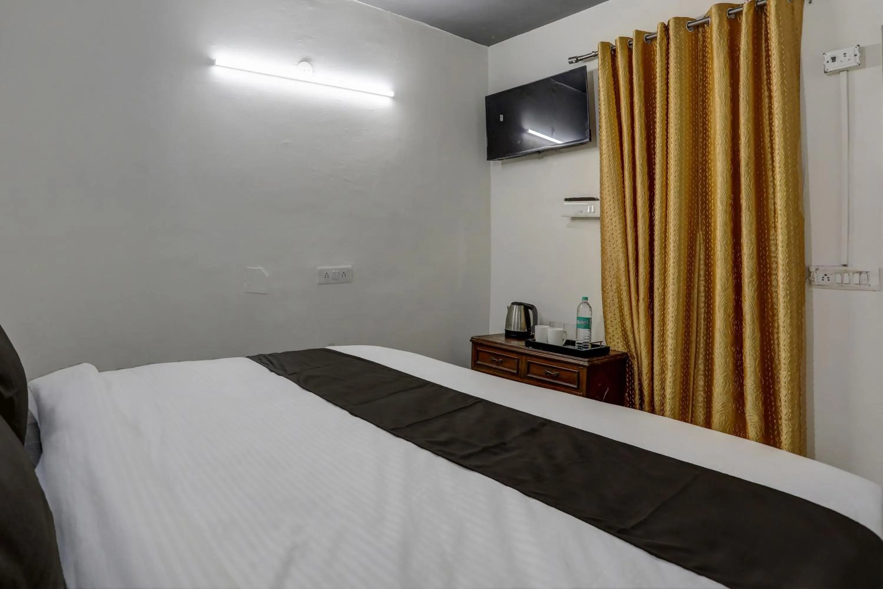 Lobby or reception, Bed in Hotel O by OYO the royal villa