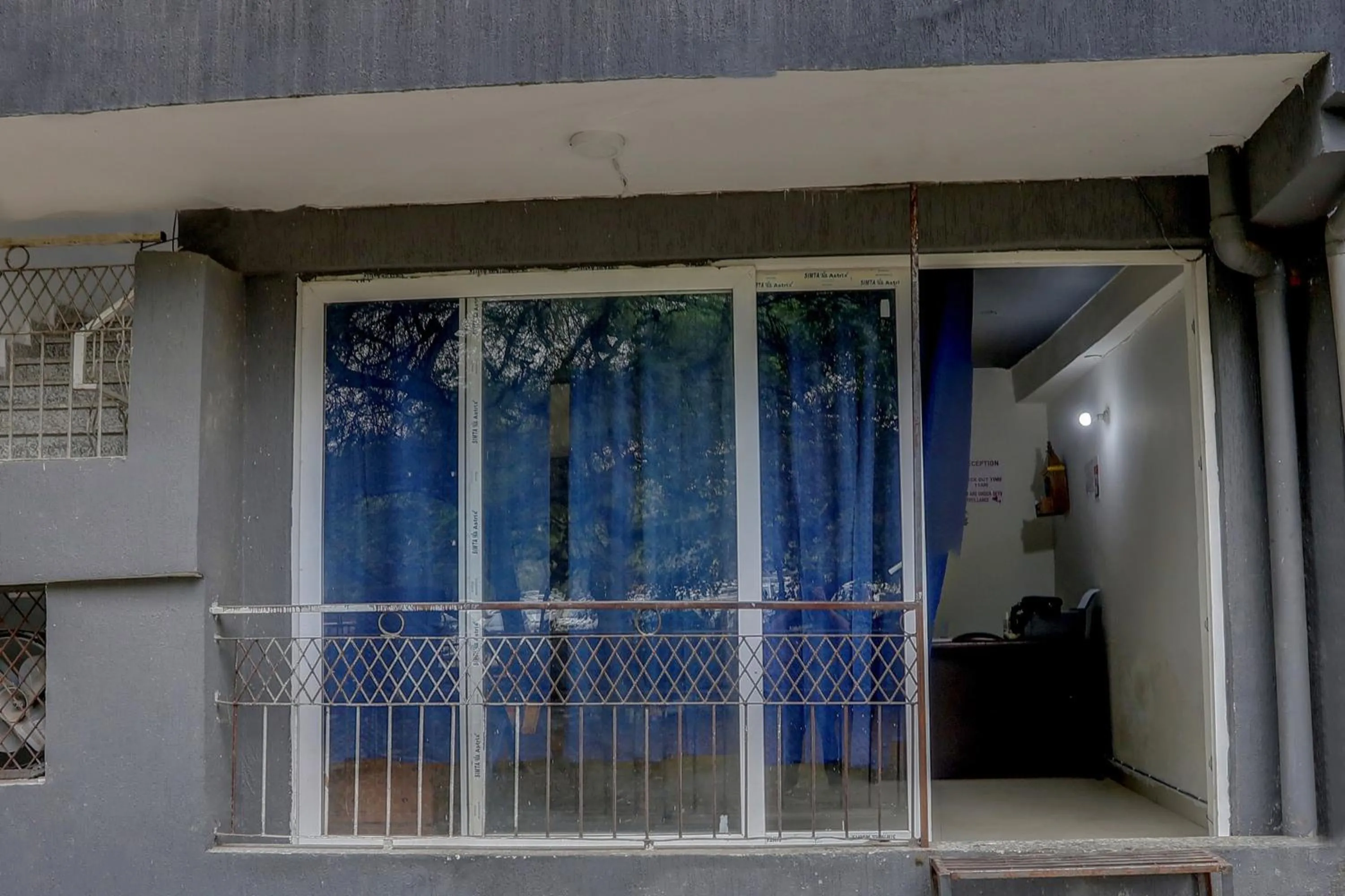 Facade/entrance in Hotel O by OYO the royal villa