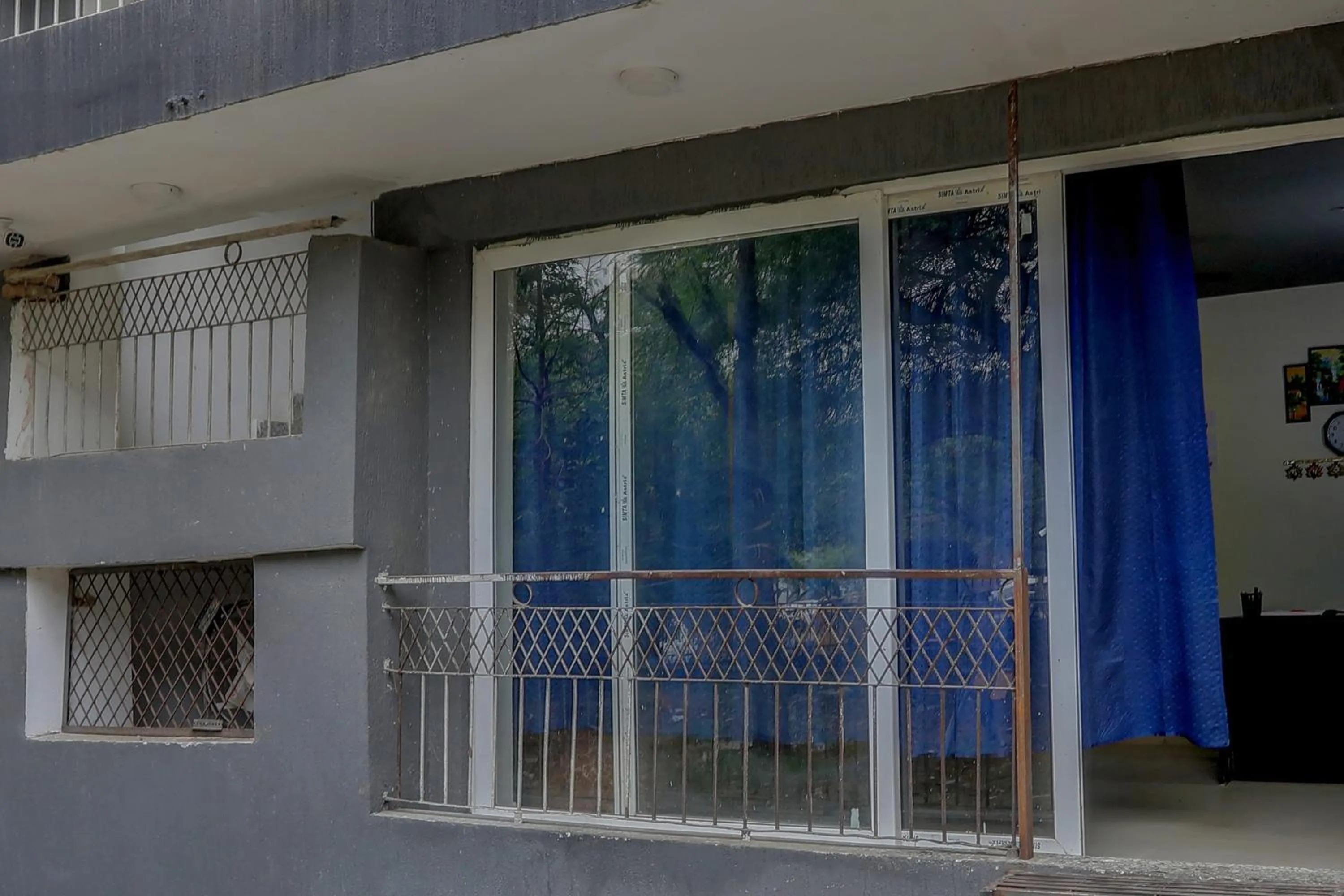 Facade/entrance in Hotel O by OYO the royal villa