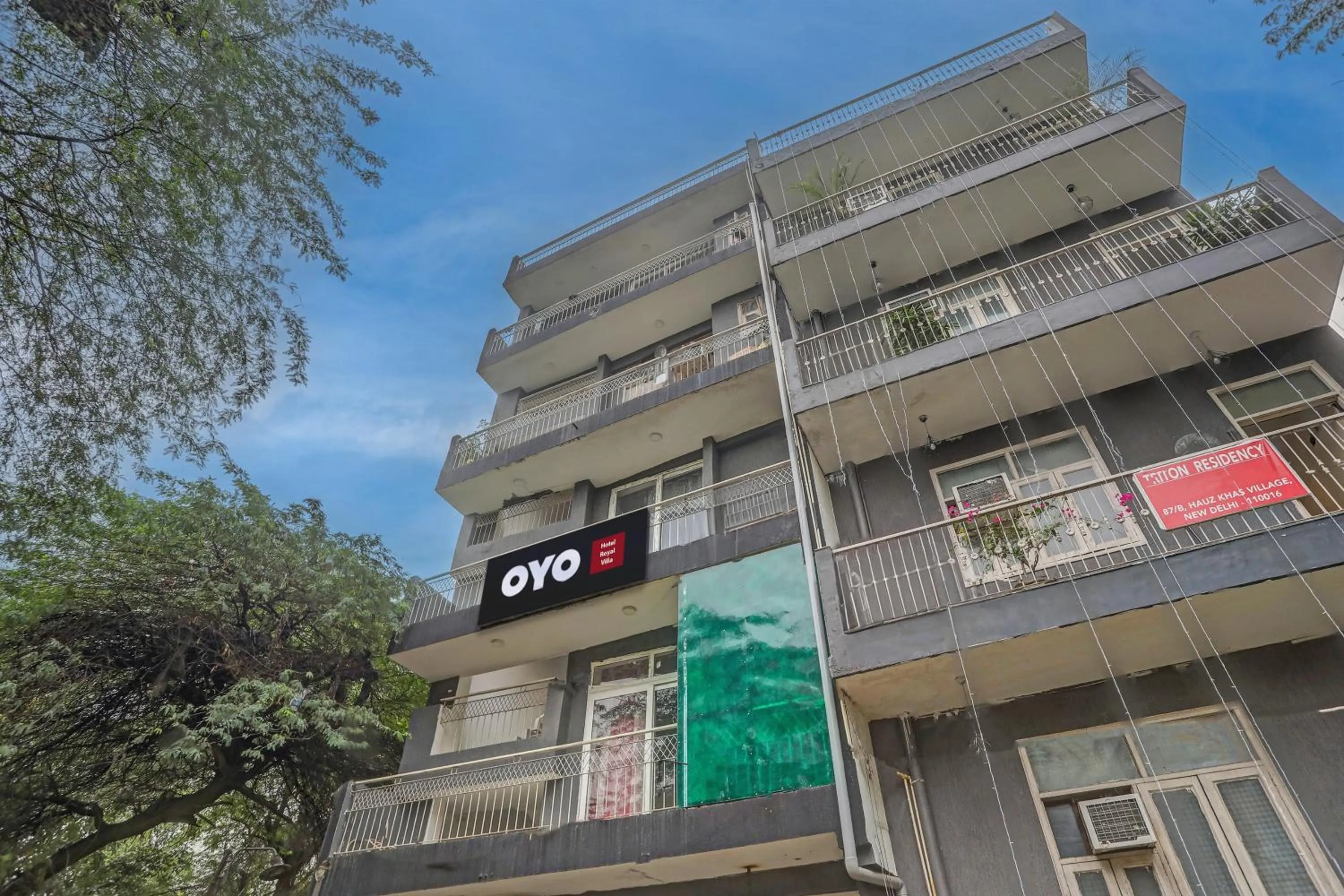 Facade/entrance in Hotel O by OYO the royal villa