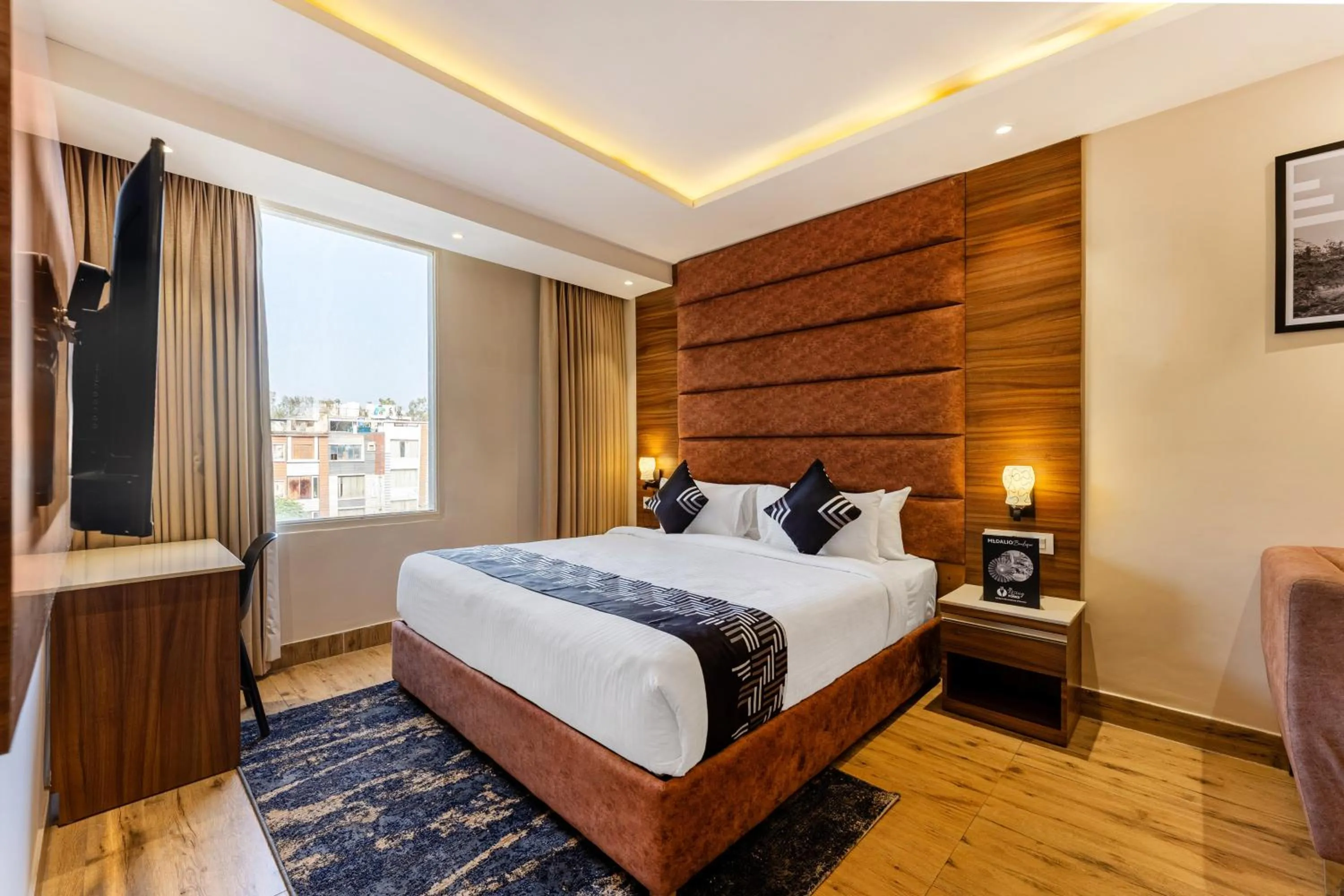 Deluxe Room with Bathtub - single occupancy in Medalio Boutique Chandigarh Zirakpur