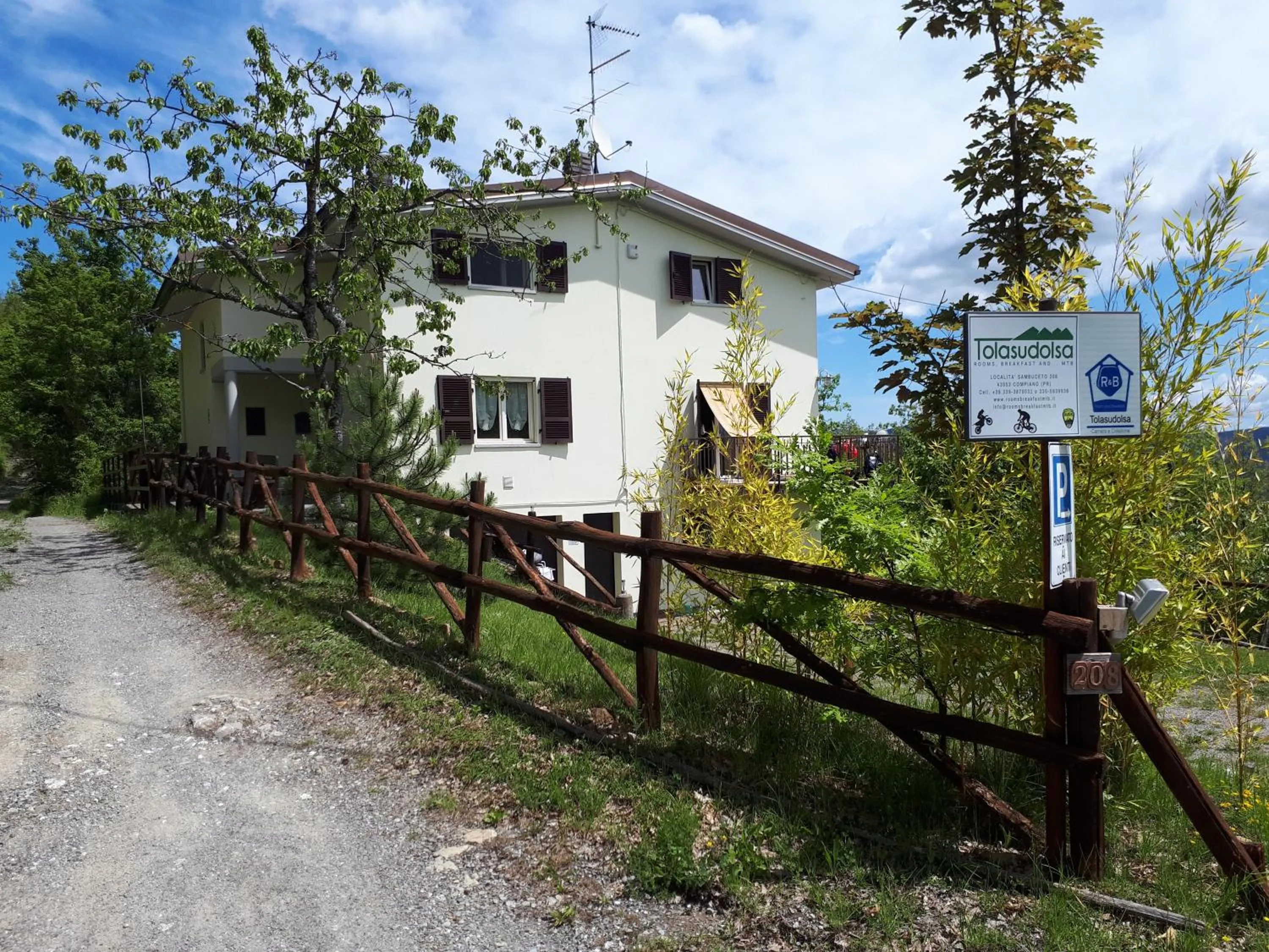 Property building in Tolasudolsa Rooms, Breakfast & Mountain Bike