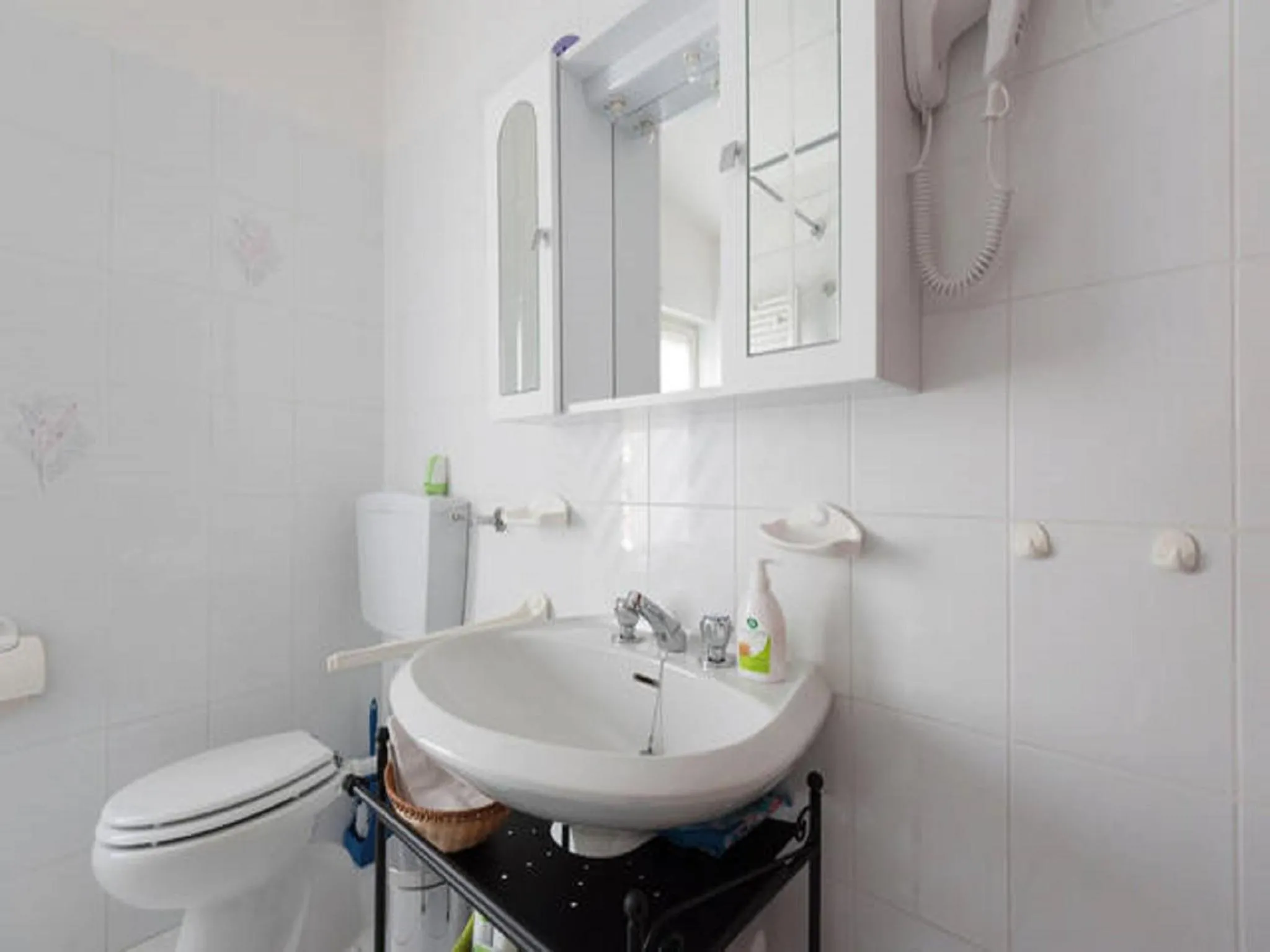 Bathroom in Tolasudolsa Rooms, Breakfast & Mountain Bike