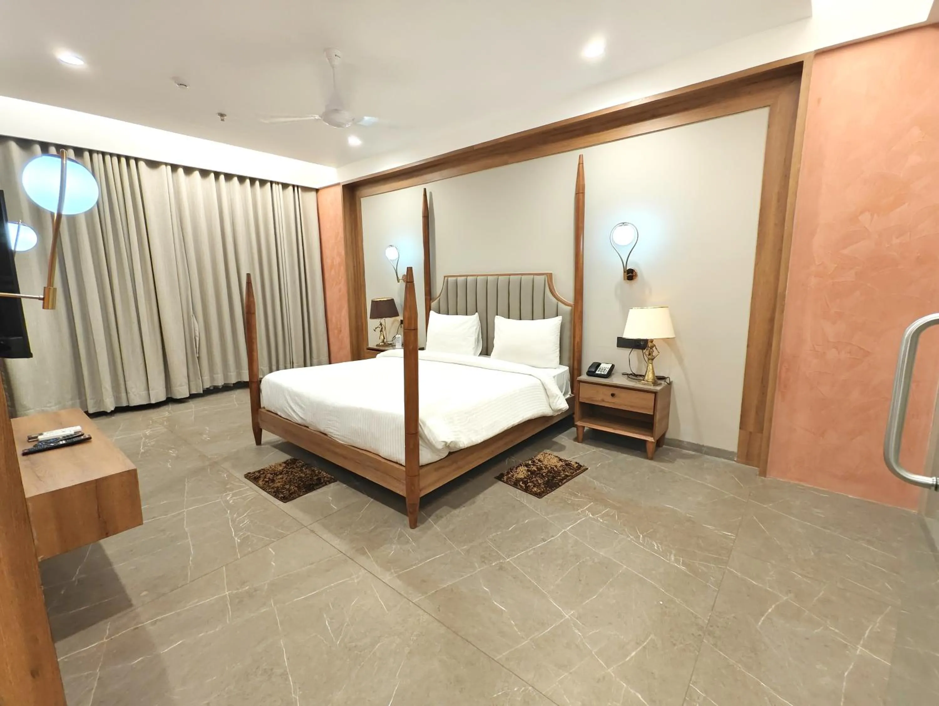 Bedroom, Bed in The Sky Imperial Hotel Kailash