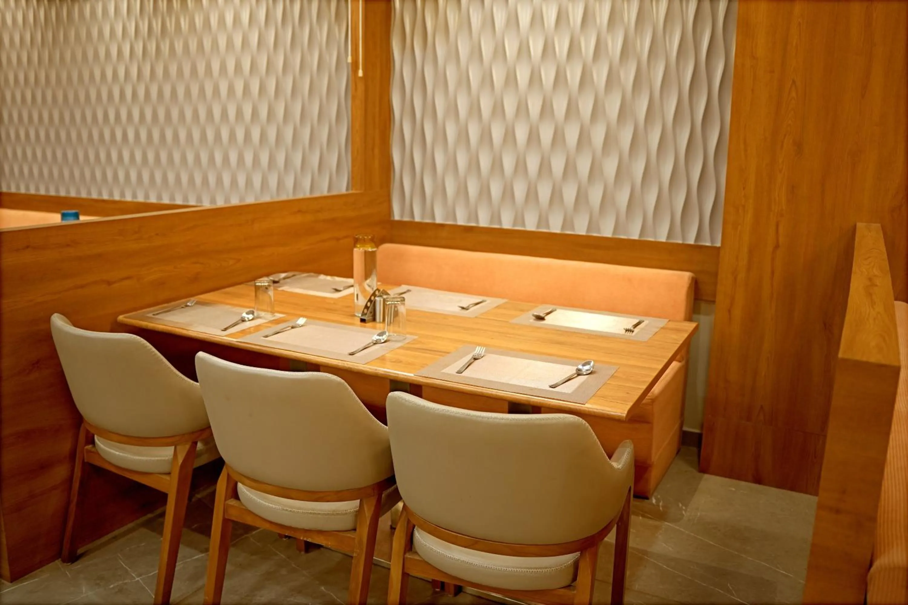 Restaurant/places to eat in The Sky Imperial Hotel Kailash