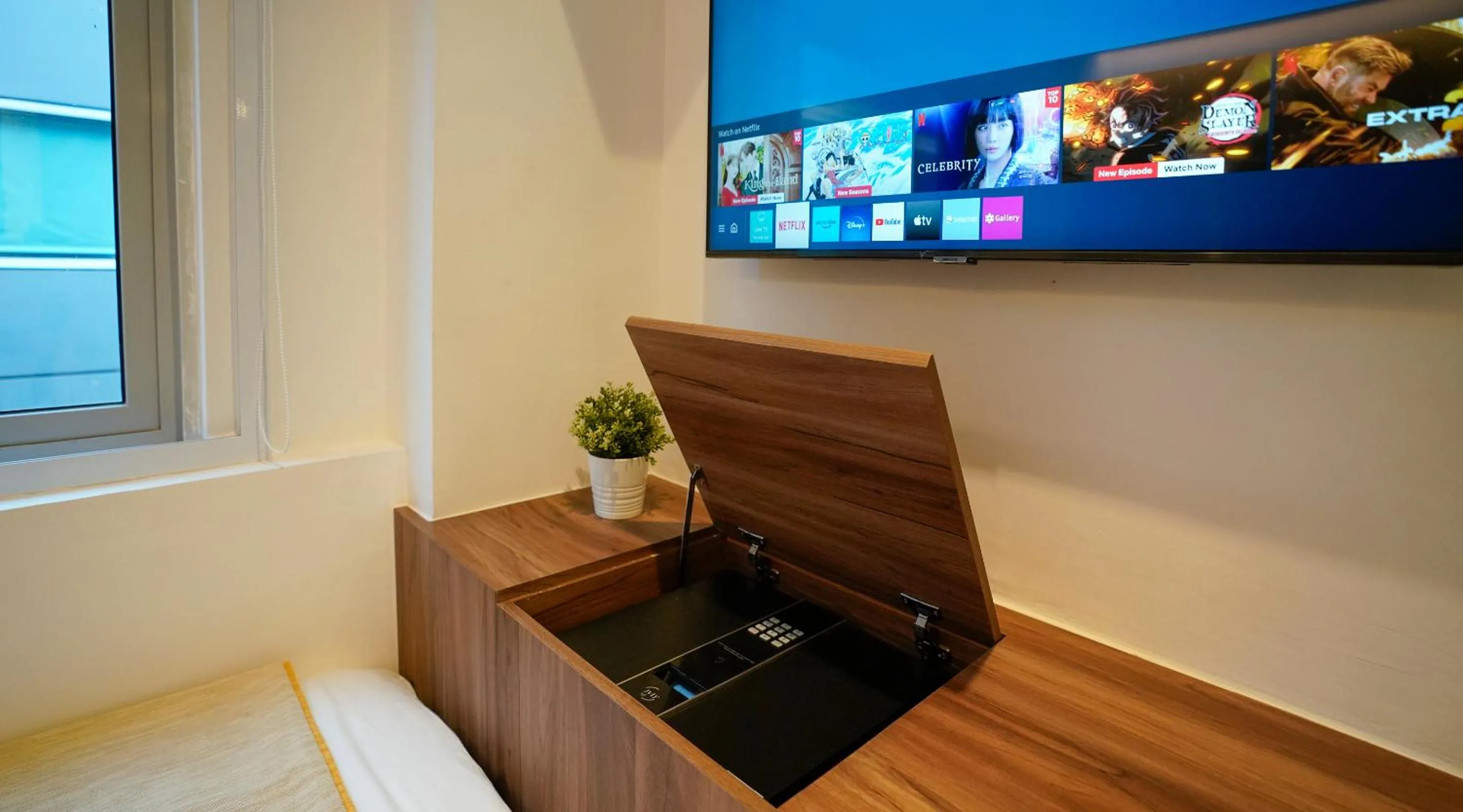 Evening entertainment in ST Signature Bugis Middle, SHORT OVERNIGHT, 11 hours 8PM-7AM