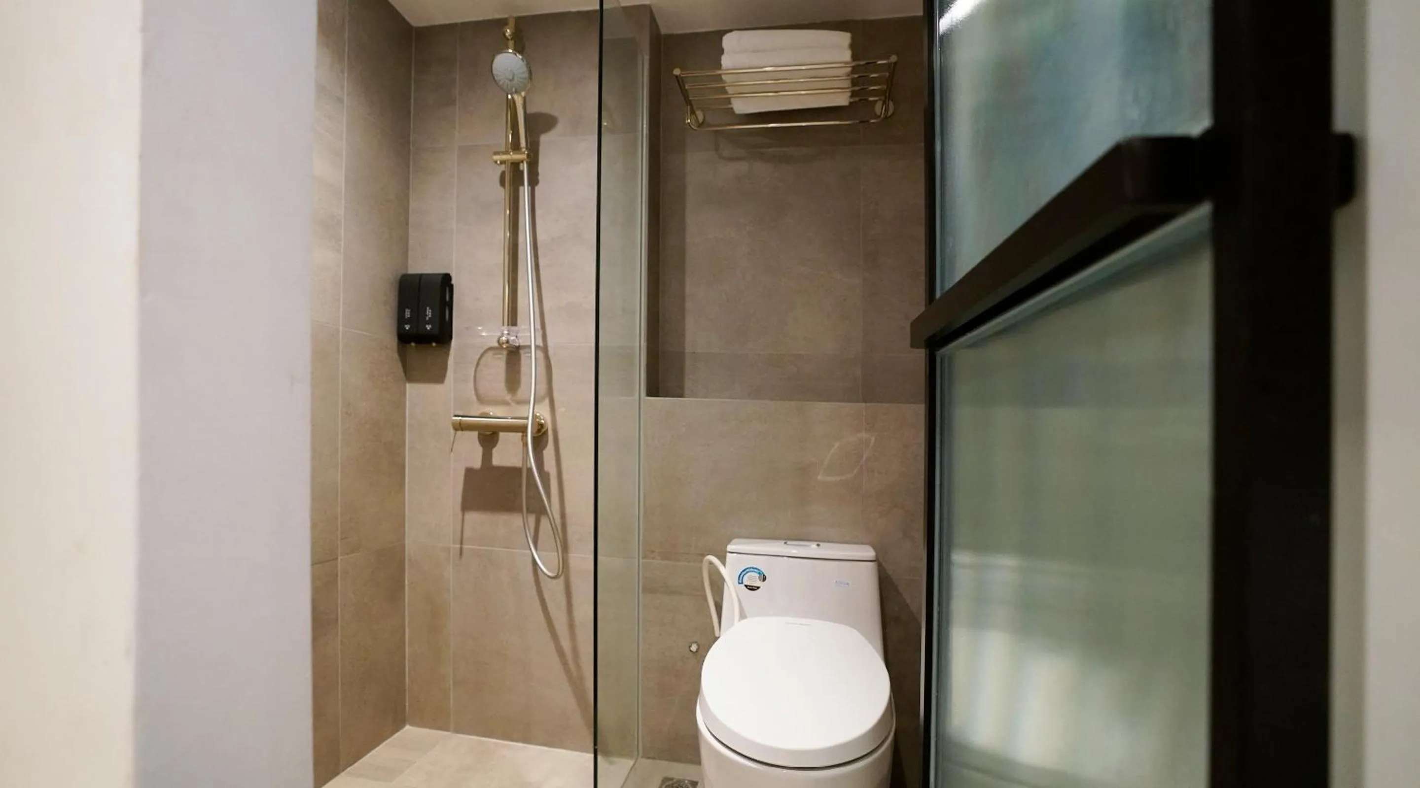 Shower in ST Signature Bugis Middle, SHORT OVERNIGHT, 11 hours 8PM-7AM