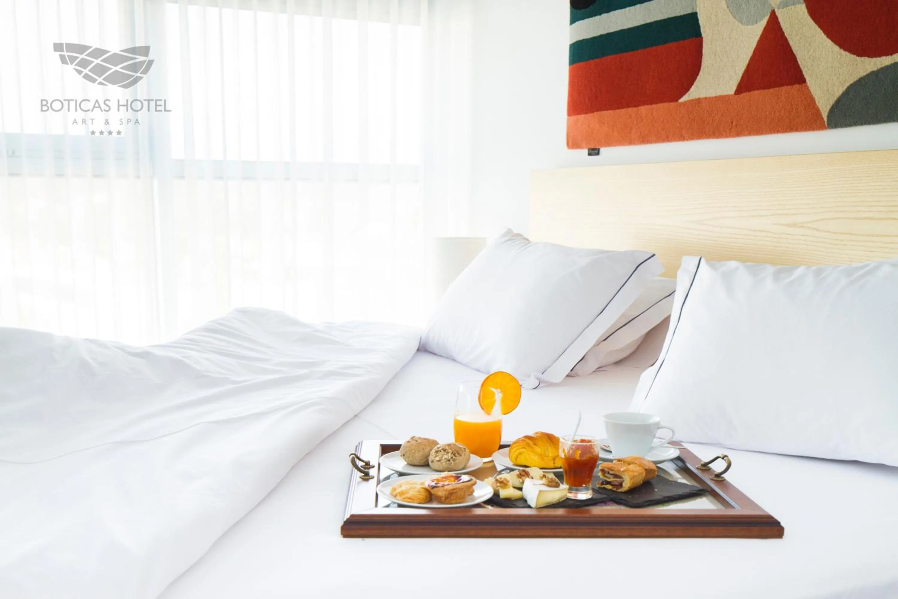 Breakfast, Bed in Boticas Hotel Art & SPA