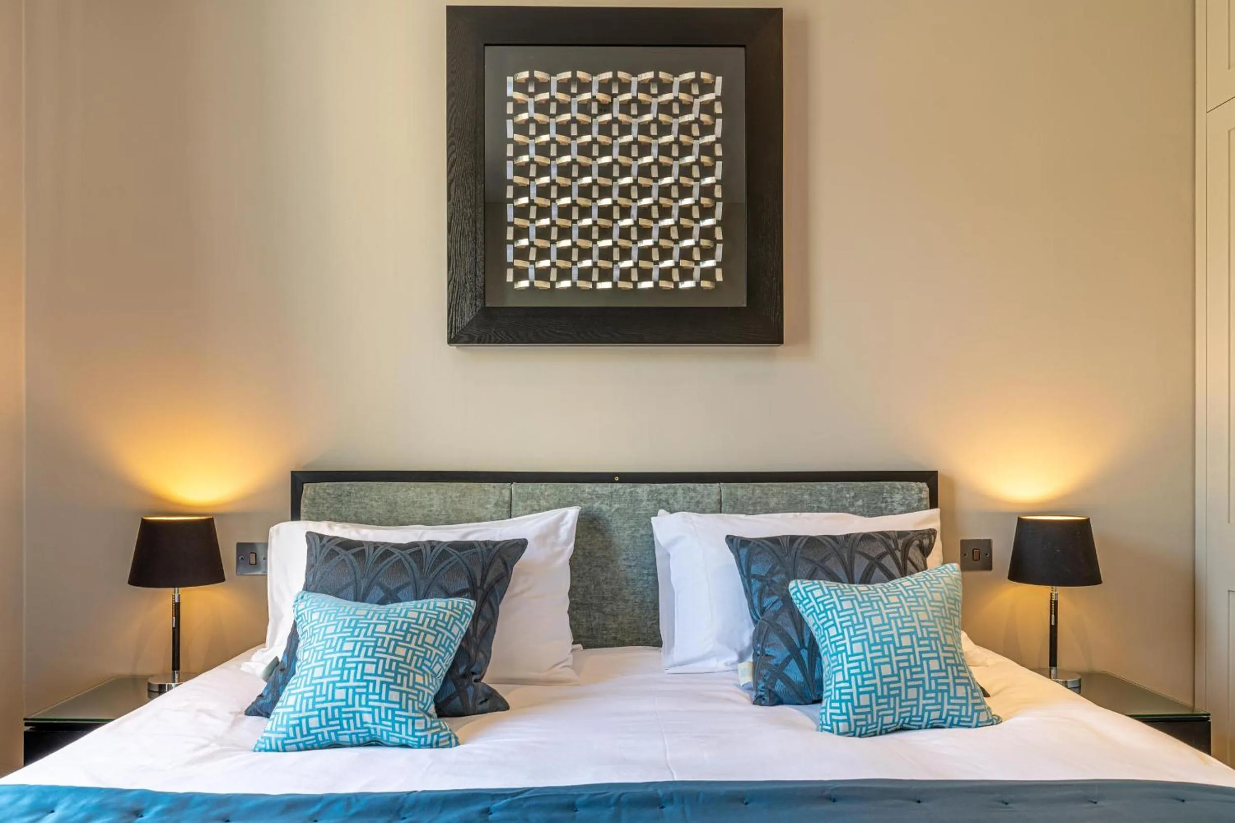 Bedroom, Bed in Bath Circle