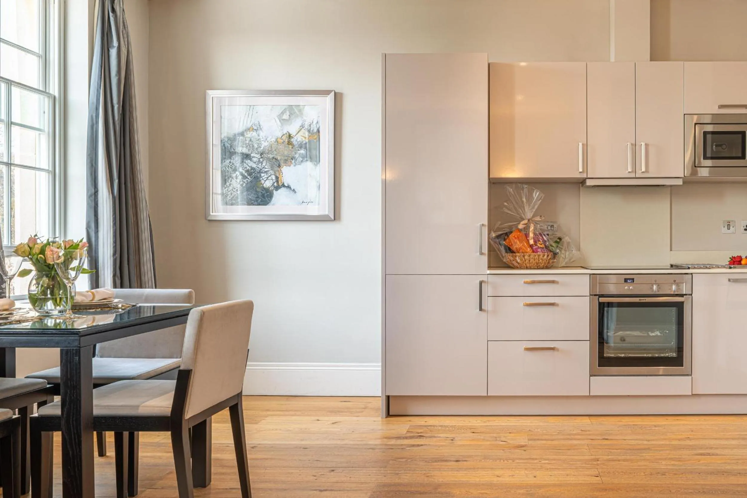 Kitchen or kitchenette in Bath Circle