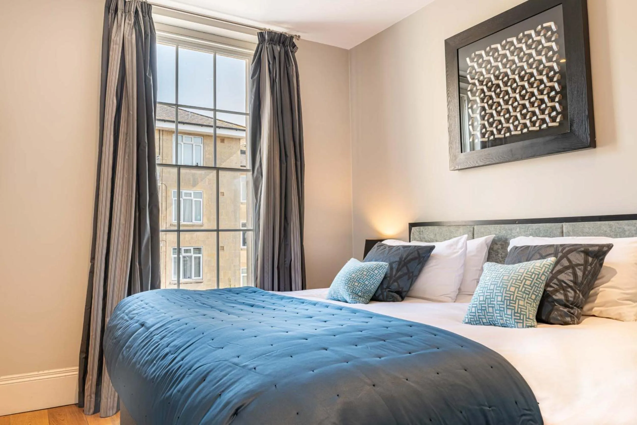 Bedroom, Bed in Bath Circle