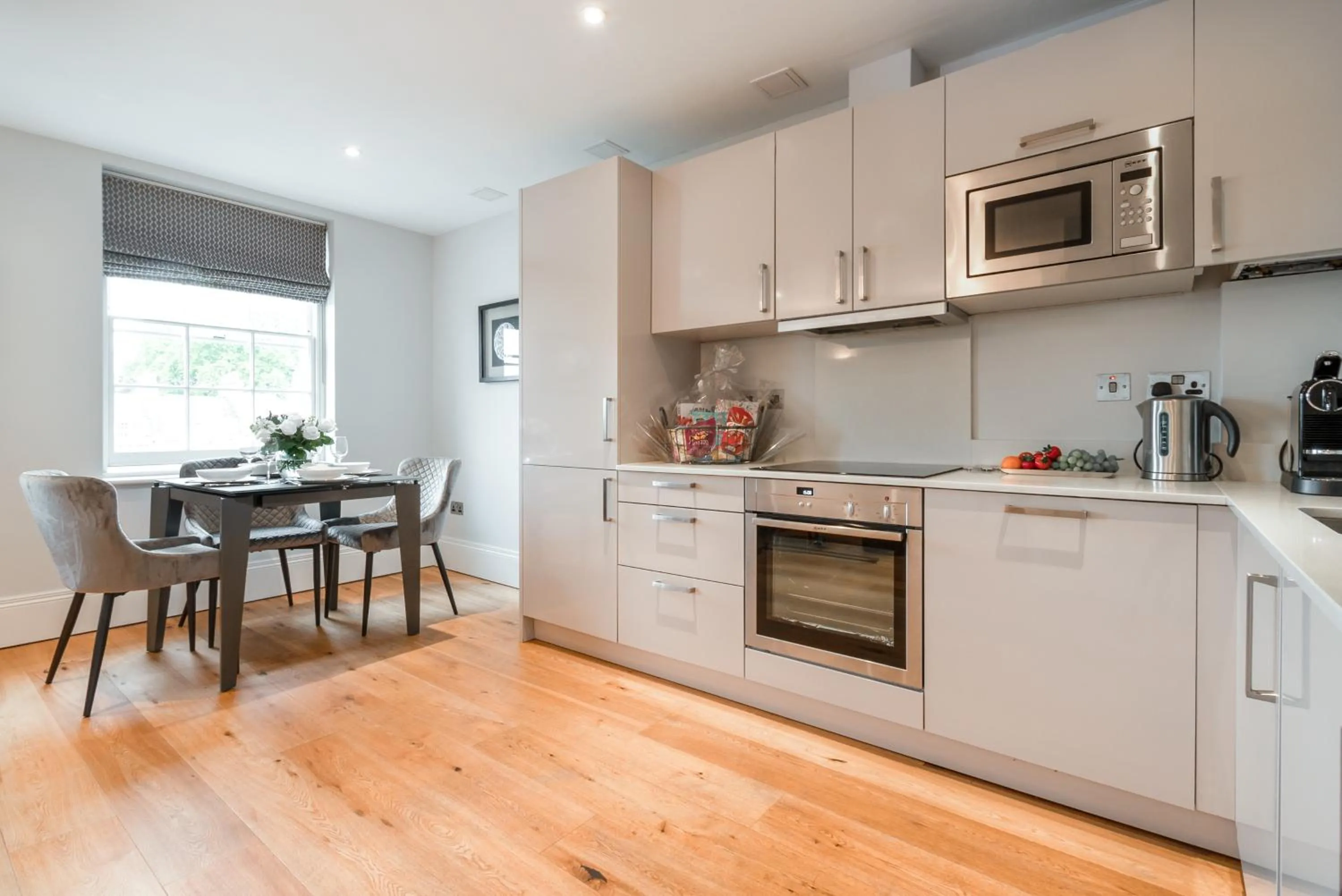 Kitchen or kitchenette in Bath Circle