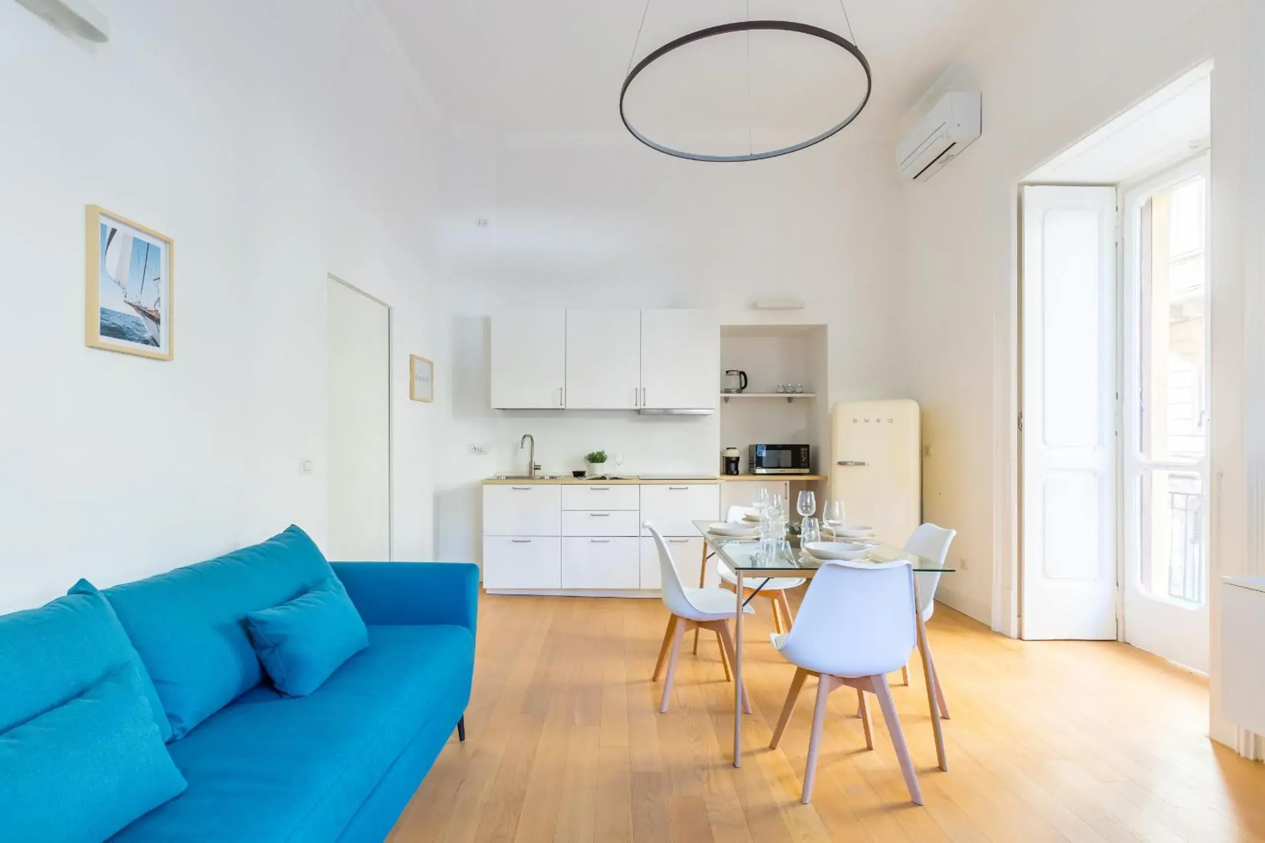 Piazza Amedeo Stylish Apartment by Wonderful Italy Piazza Amedeo Stylish Apartment by Wonderful Italy