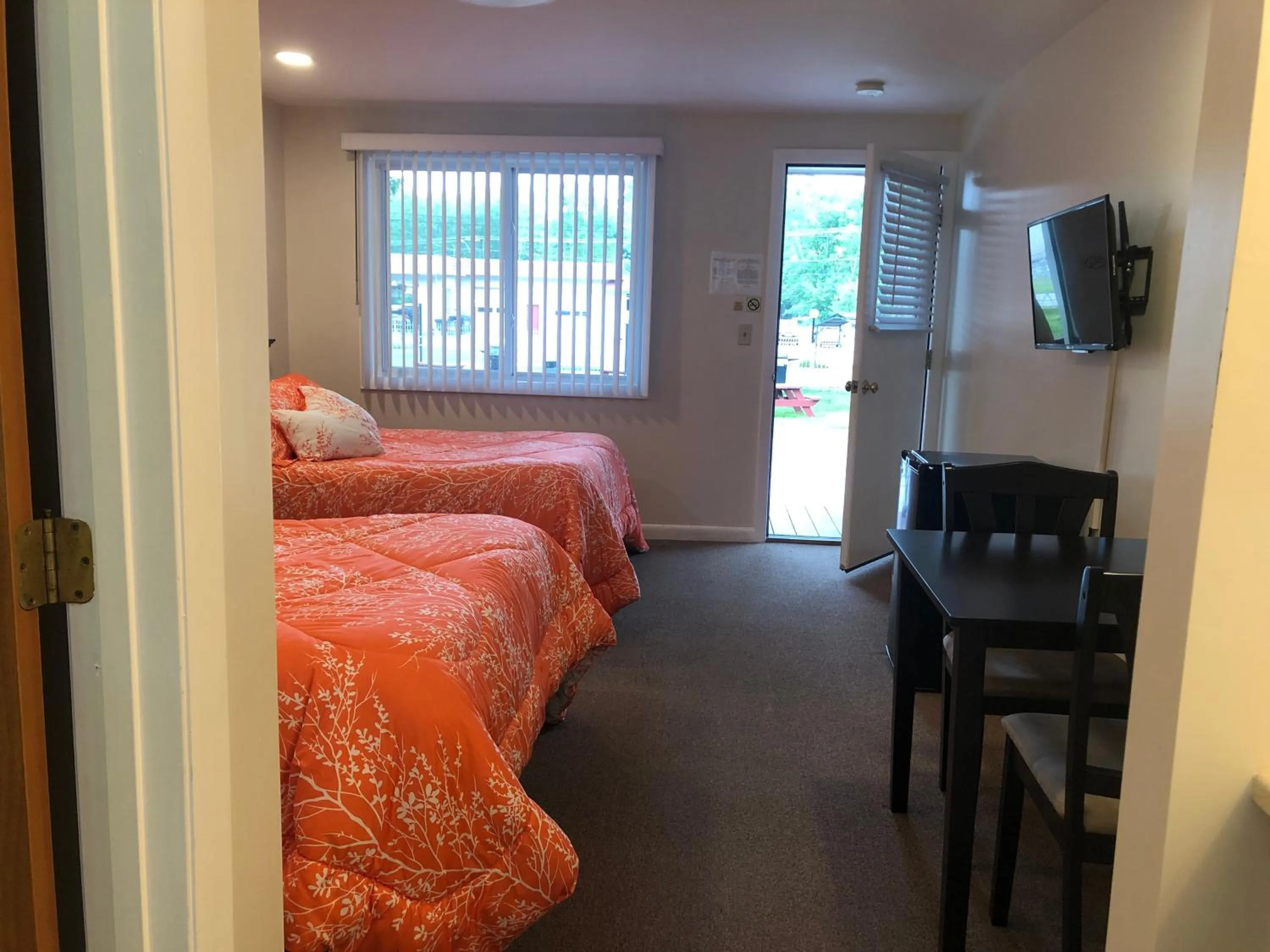 Photo of the whole room in Marcotte Motor Court