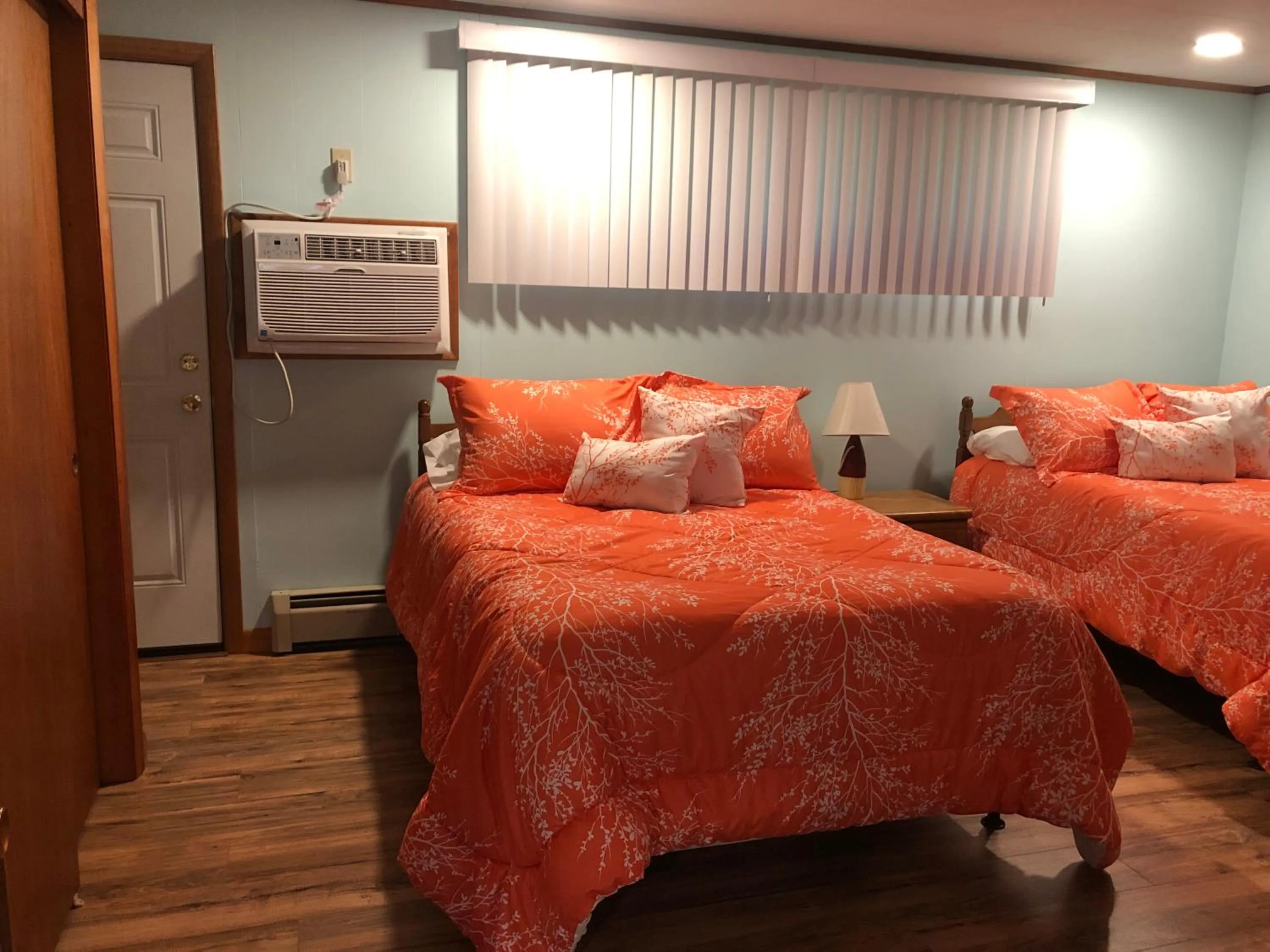 Photo of the whole room in Marcotte Motor Court