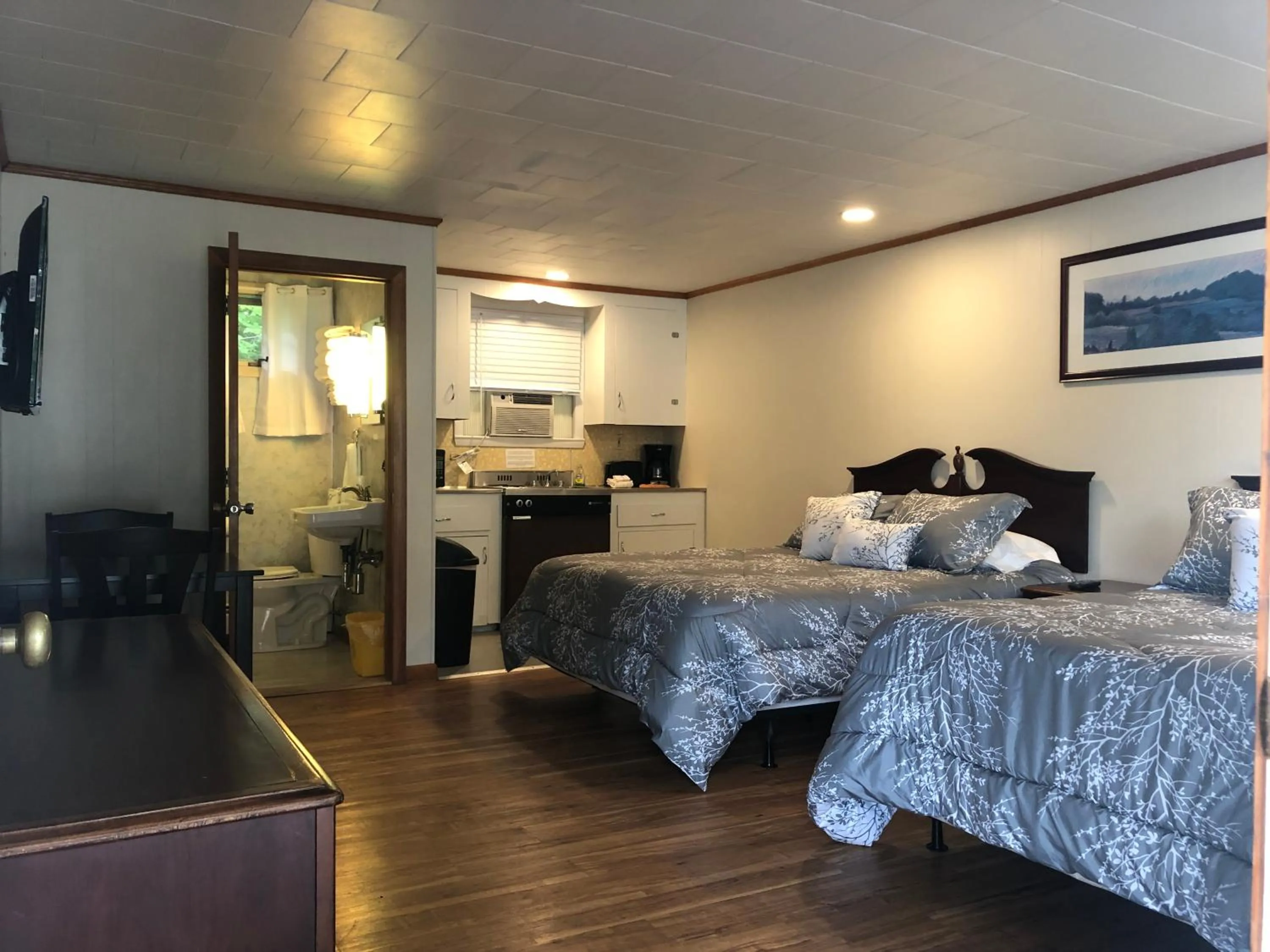 Photo of the whole room in Marcotte Motor Court