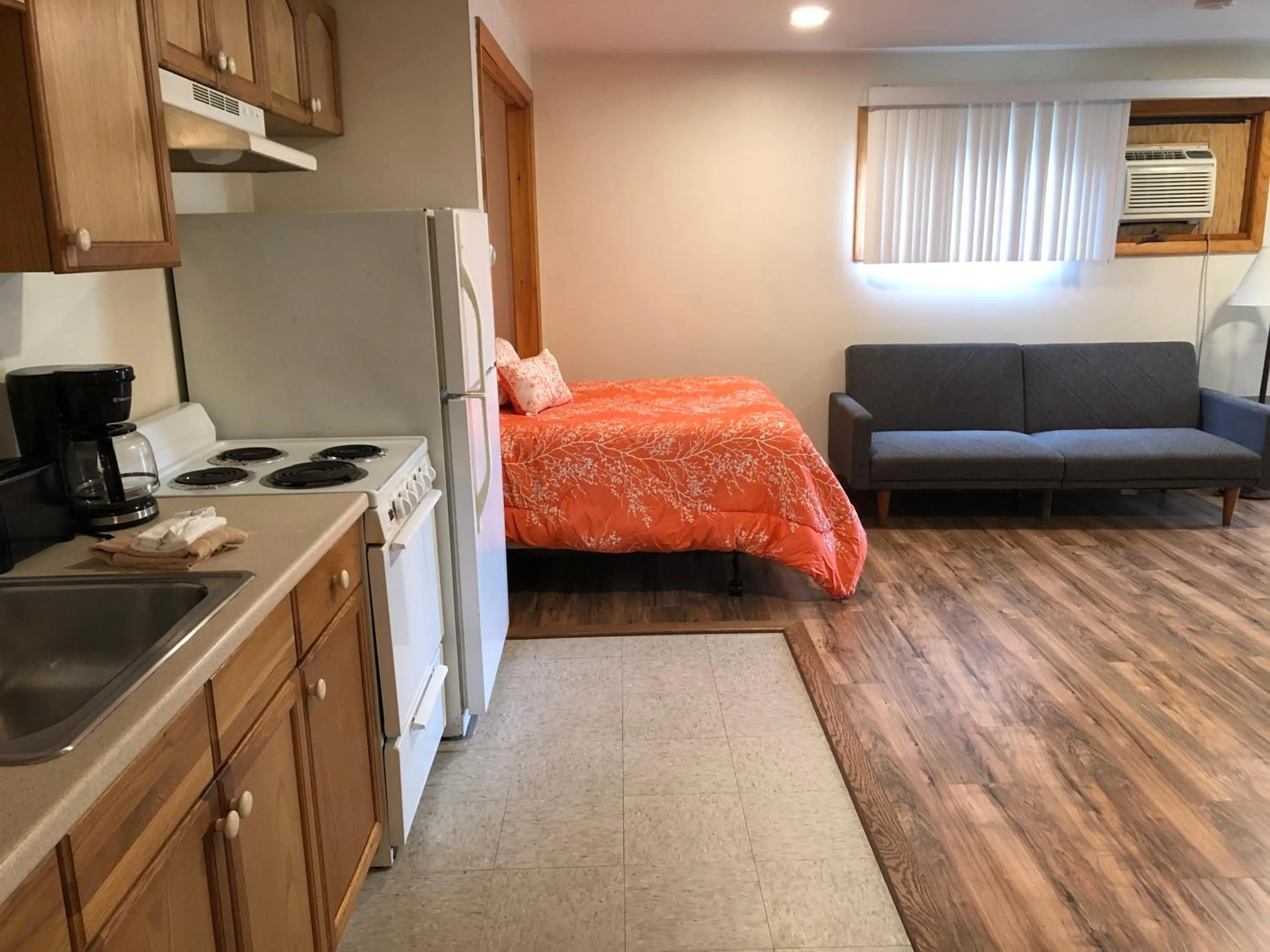 Kitchen or kitchenette in Marcotte Motor Court
