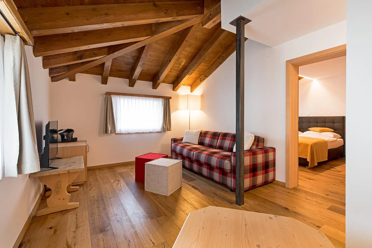 Living room, Bed in Hotel Saluver