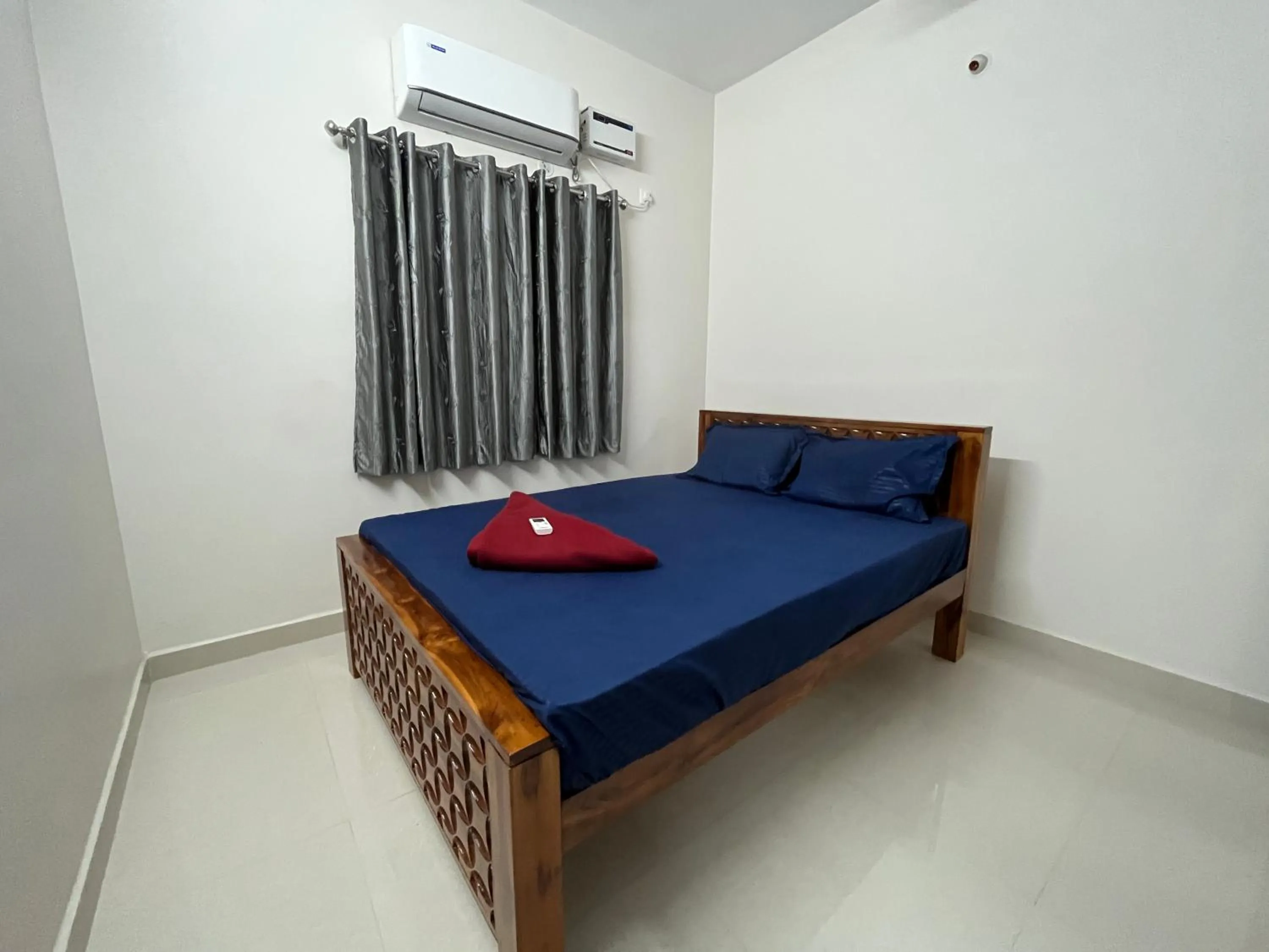 Bed in CM Stays Service Apartment - Near Chennai Airport - Pallavaram