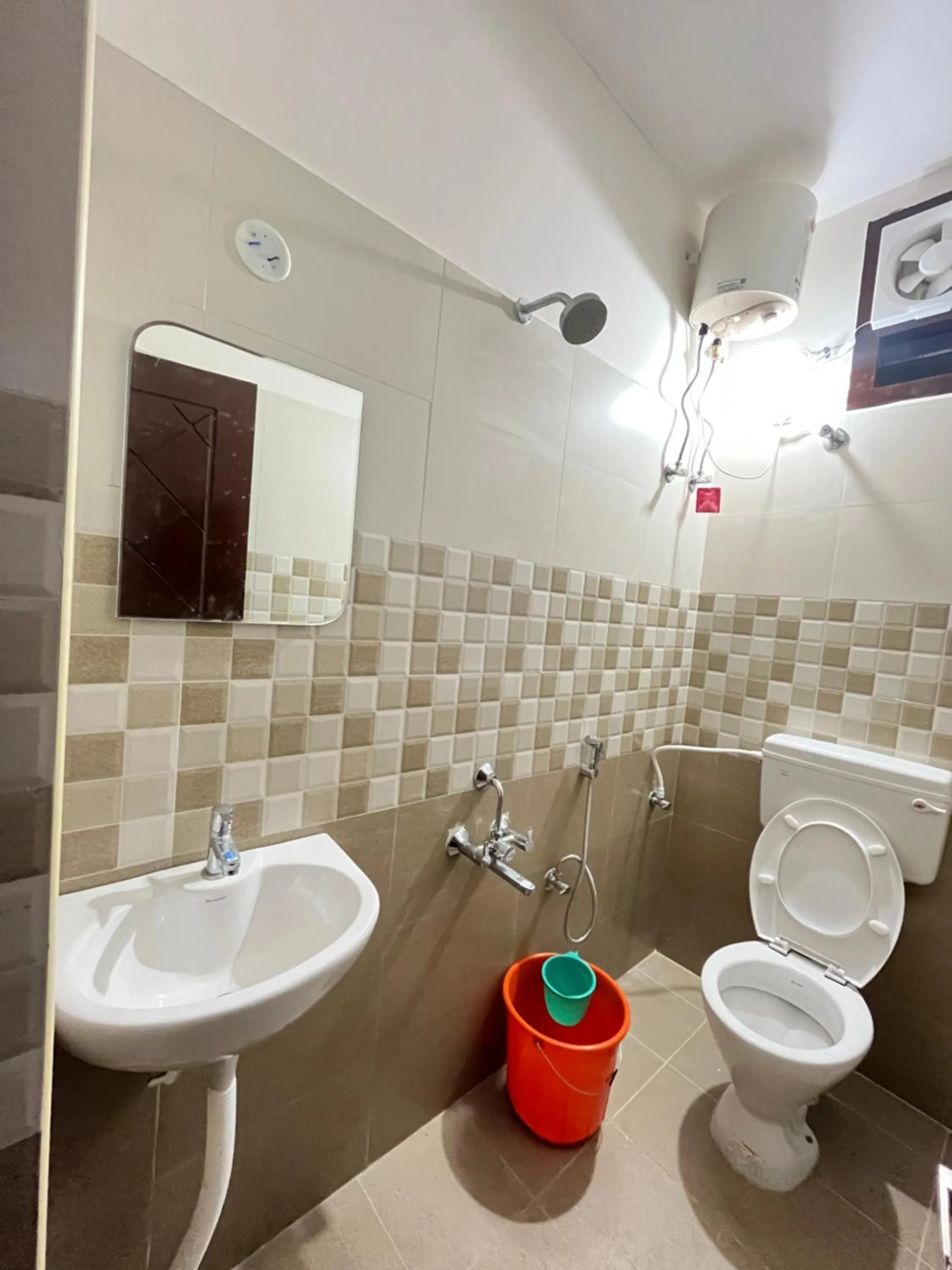 Shower in CM Stays Service Apartment - Near Chennai Airport - Pallavaram