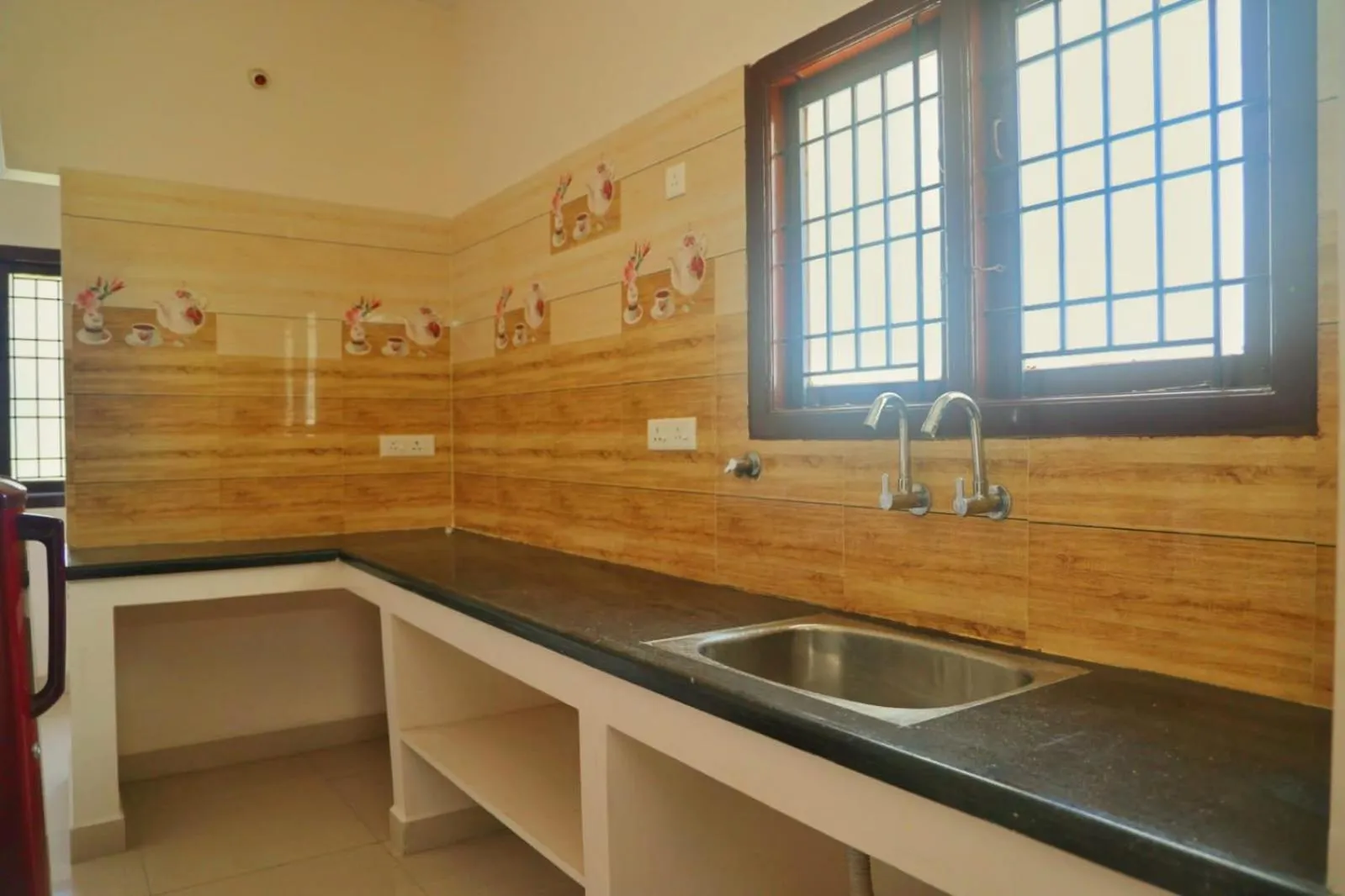 Kitchen or kitchenette in CM Stays Service Apartment - Near Chennai Airport - Pallavaram