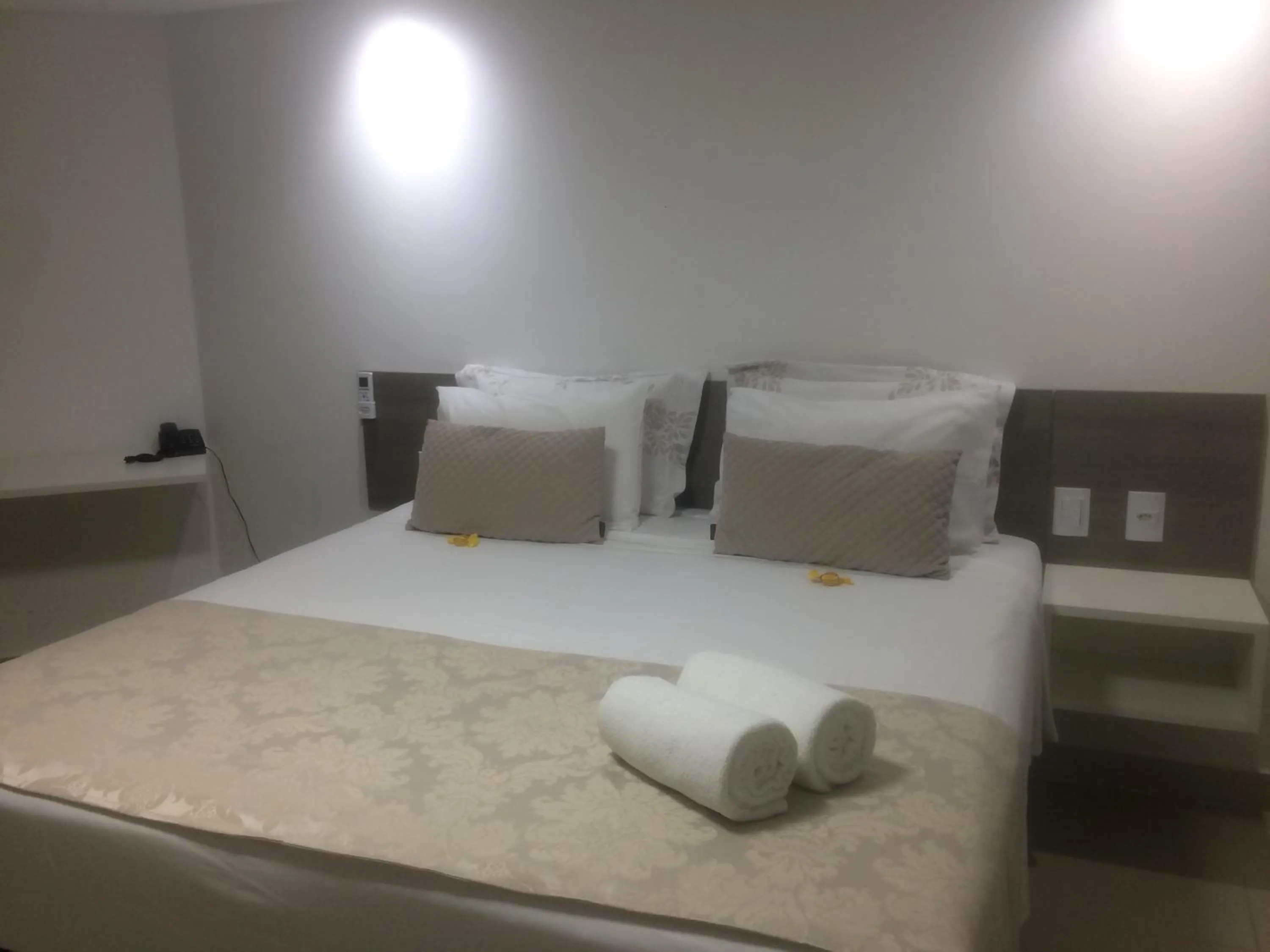 Bed in Gold Flat Cabo Branco