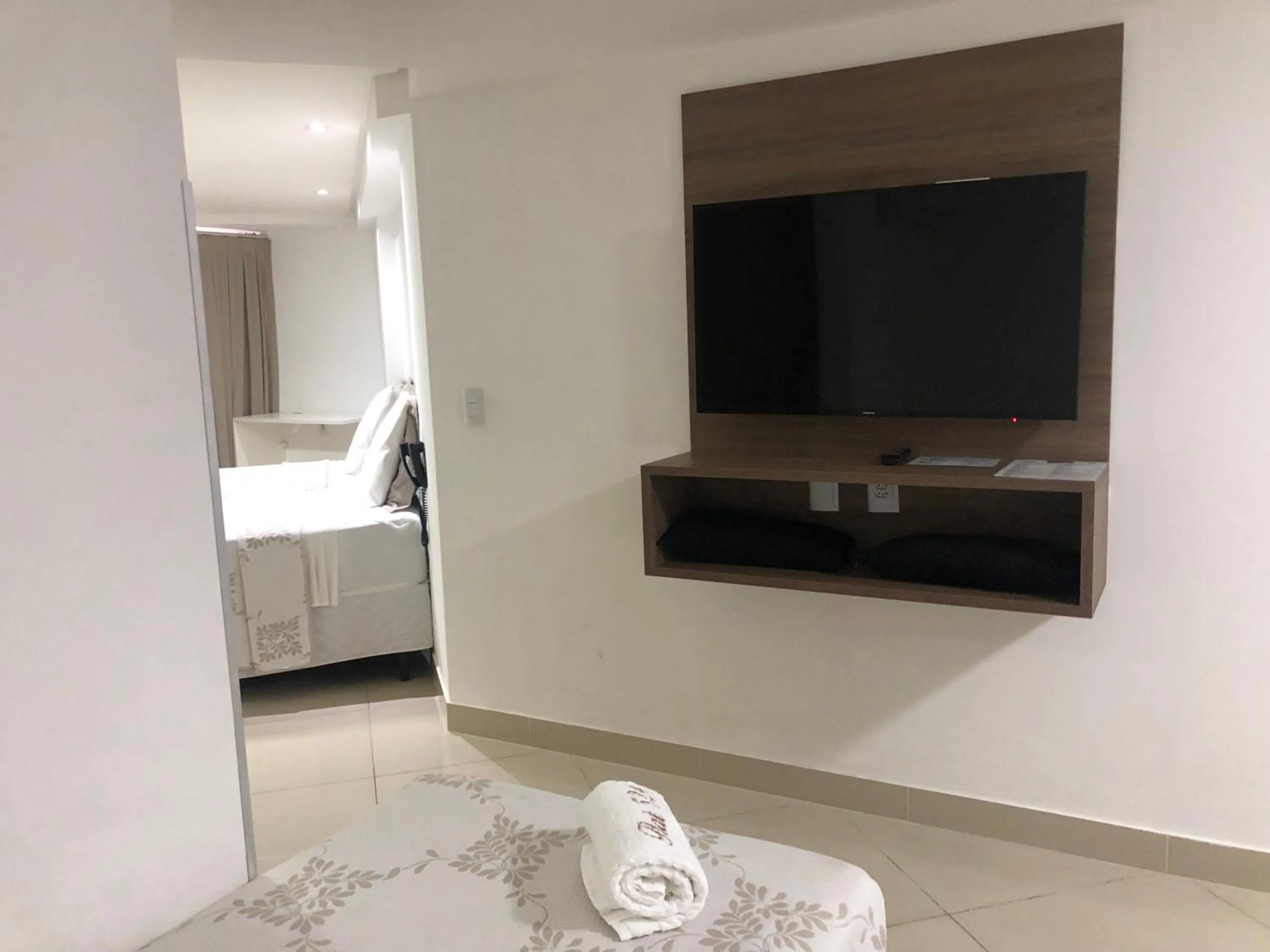 Bed in Gold Flat Cabo Branco